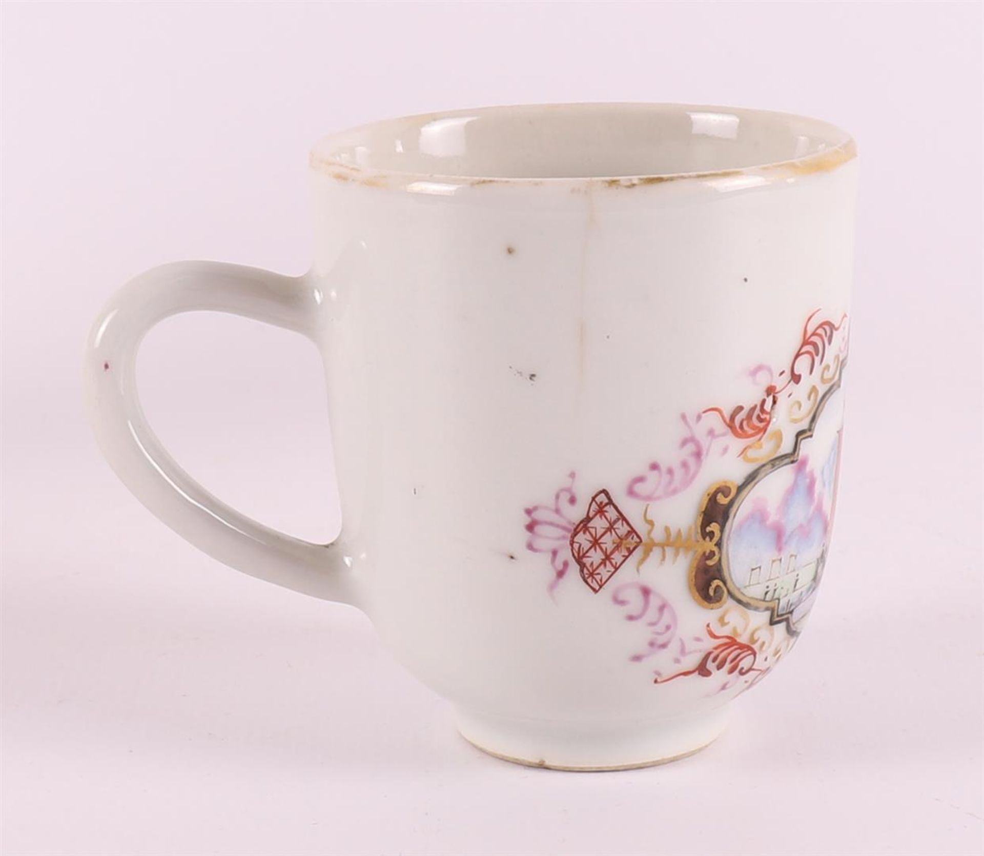 A porcelain Chine de Commande cup and saucer, China, Qianlong 18th century. - Bild 8 aus 17