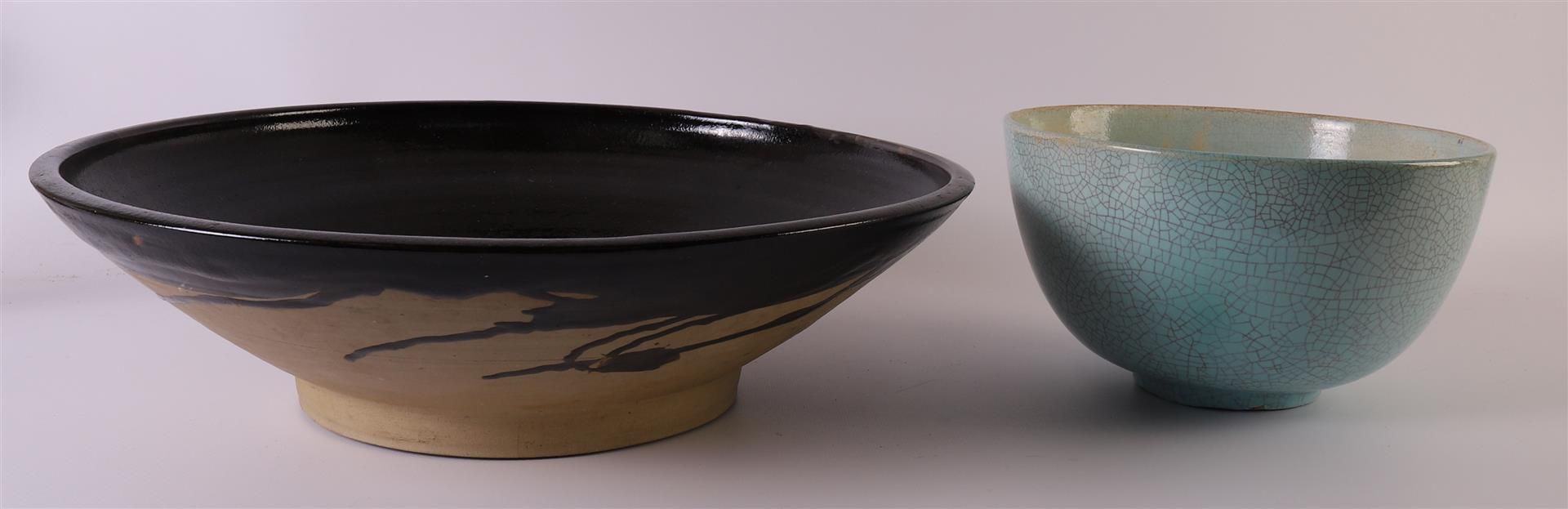 A blue glazed earthenware bowl, marked: Pieter Groeneveld, ca. 1930. - Bild 2 aus 4