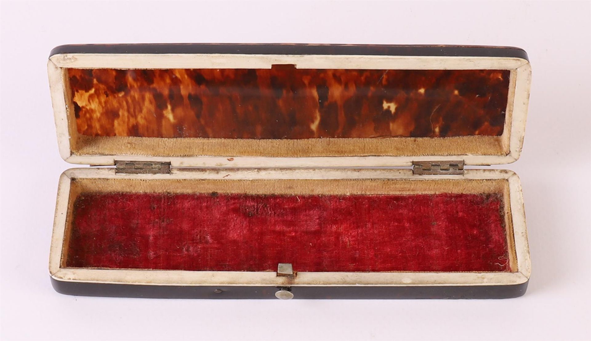 A rectangular tortoiseshell spectacle case containing glasses, late 19th century - Image 4 of 5