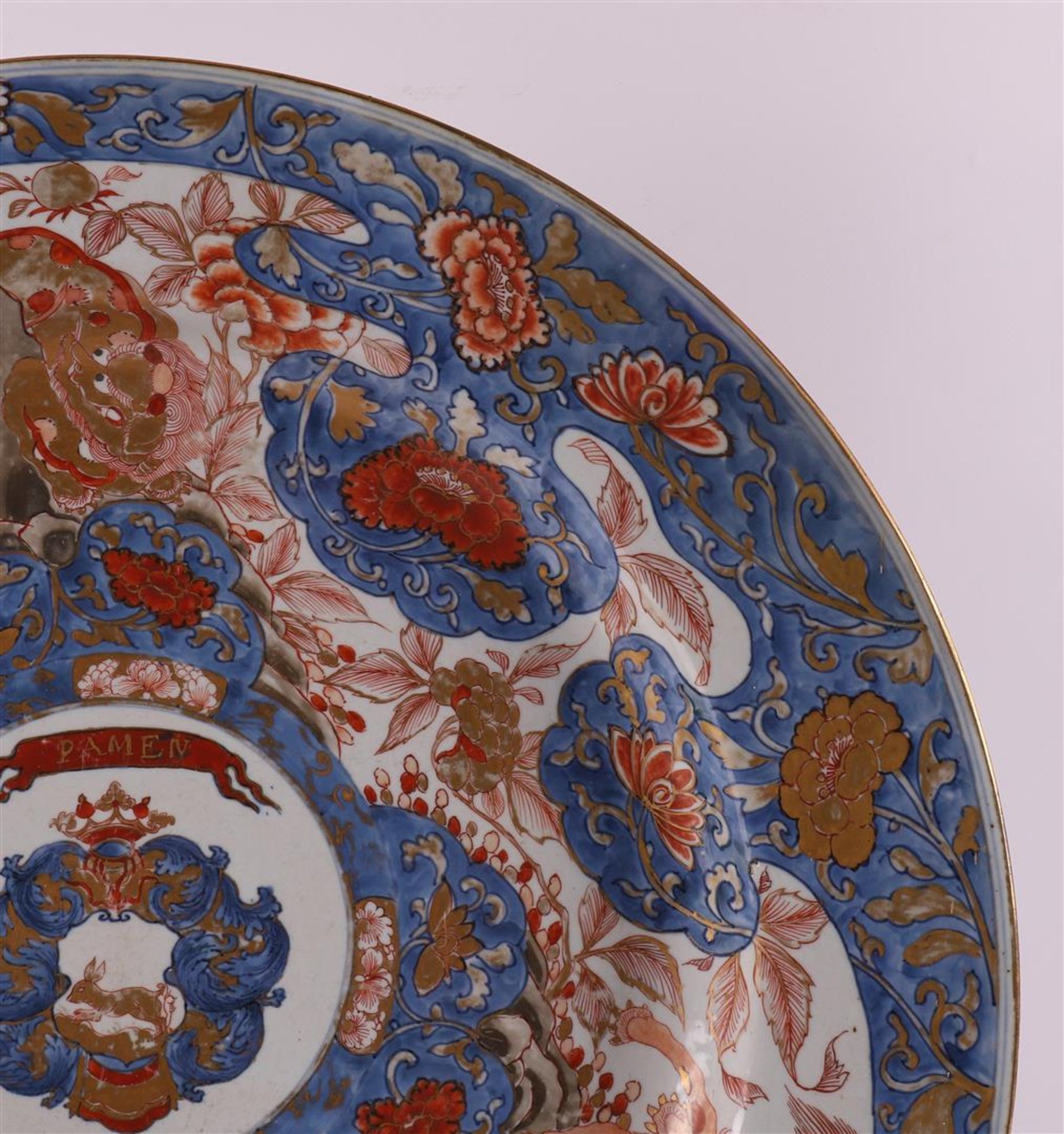 A porcelain Chinese Imari dish with inscription 'PAMEN', China, Kangxi. - Bild 2 aus 8