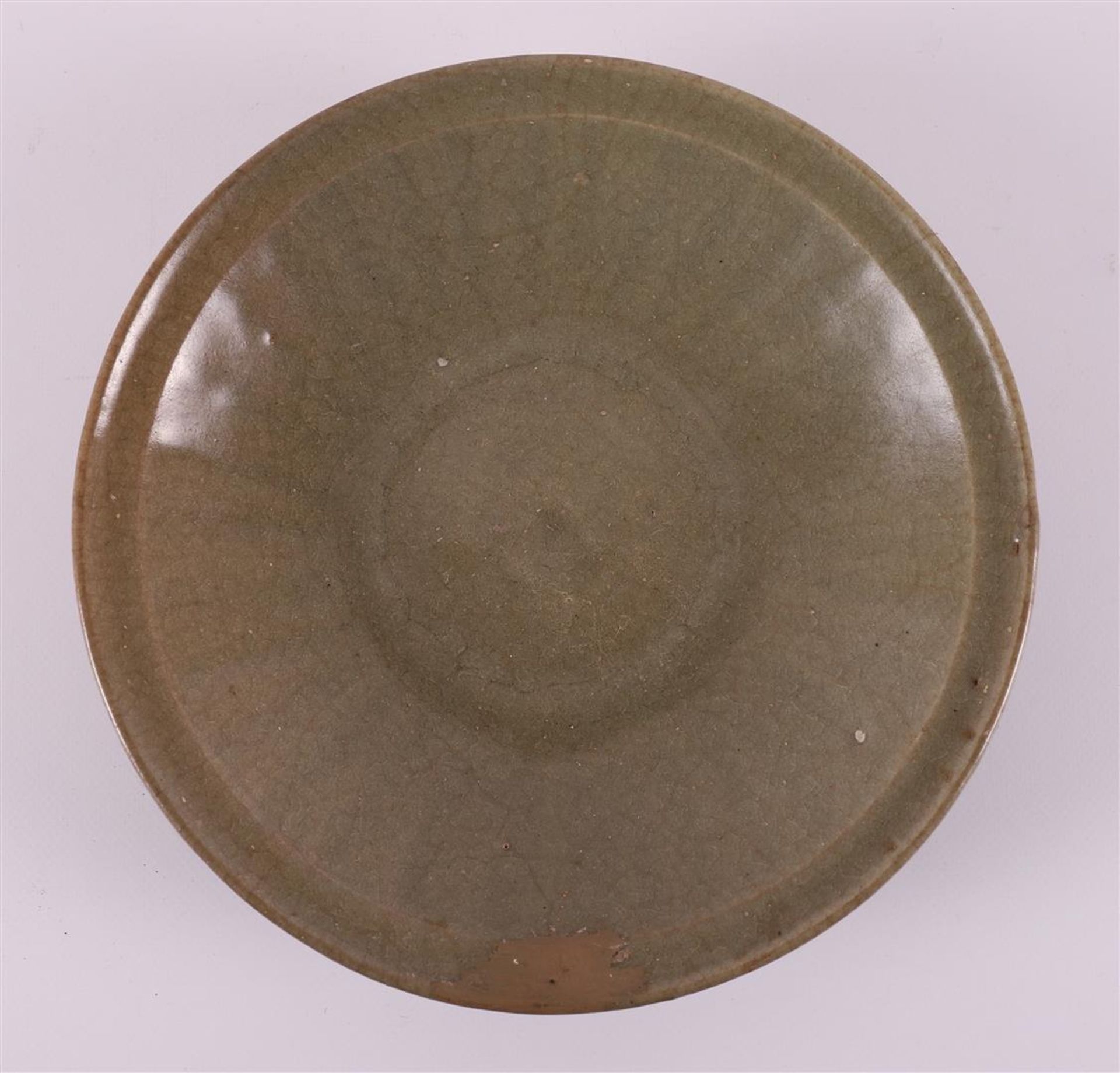 A green glazed stoneware bowl on stand ring, China, Song/Ming - Bild 2 aus 3
