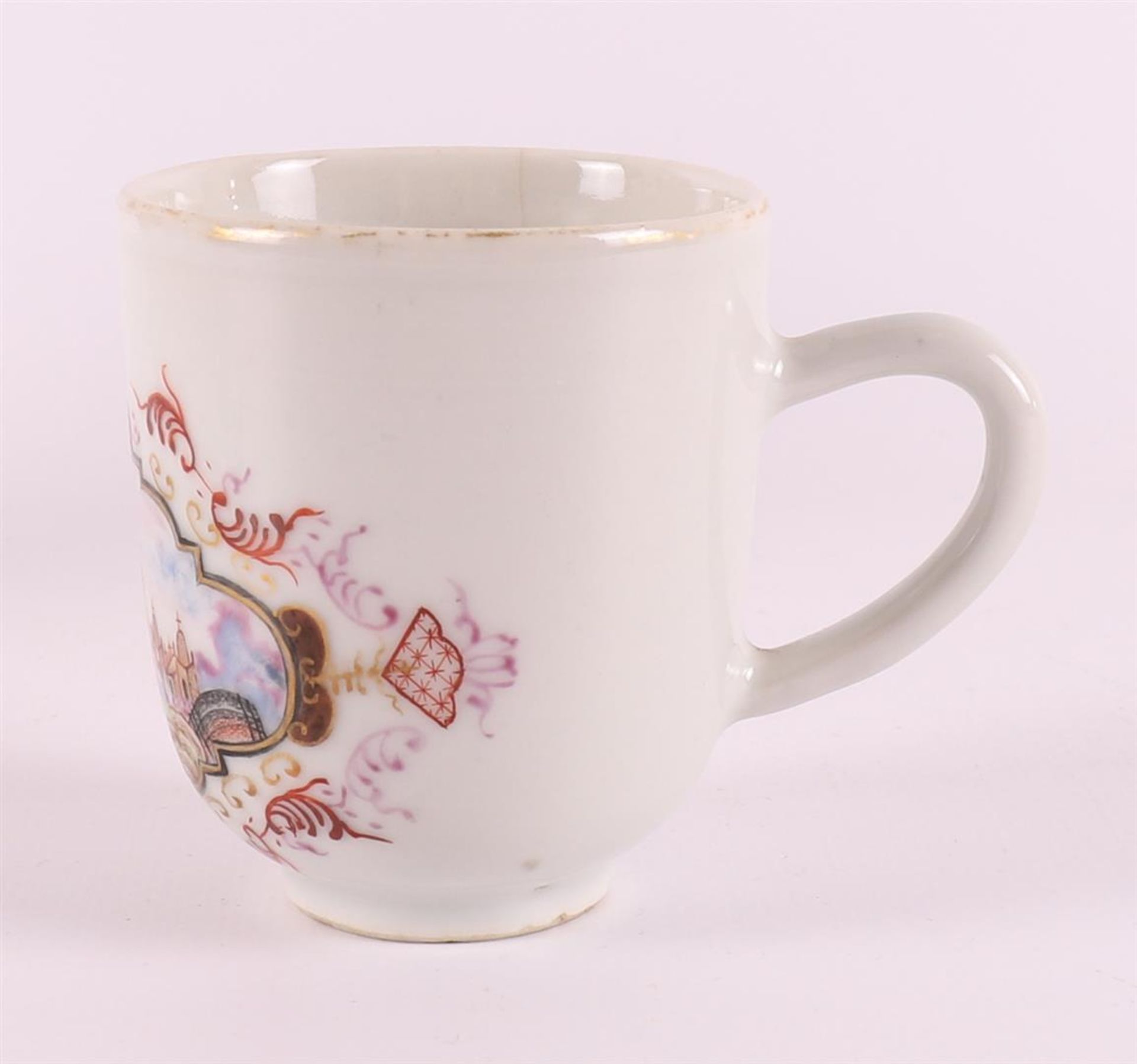 A porcelain Chine de Commande cup and saucer, China, Qianlong 18th century. - Bild 7 aus 17