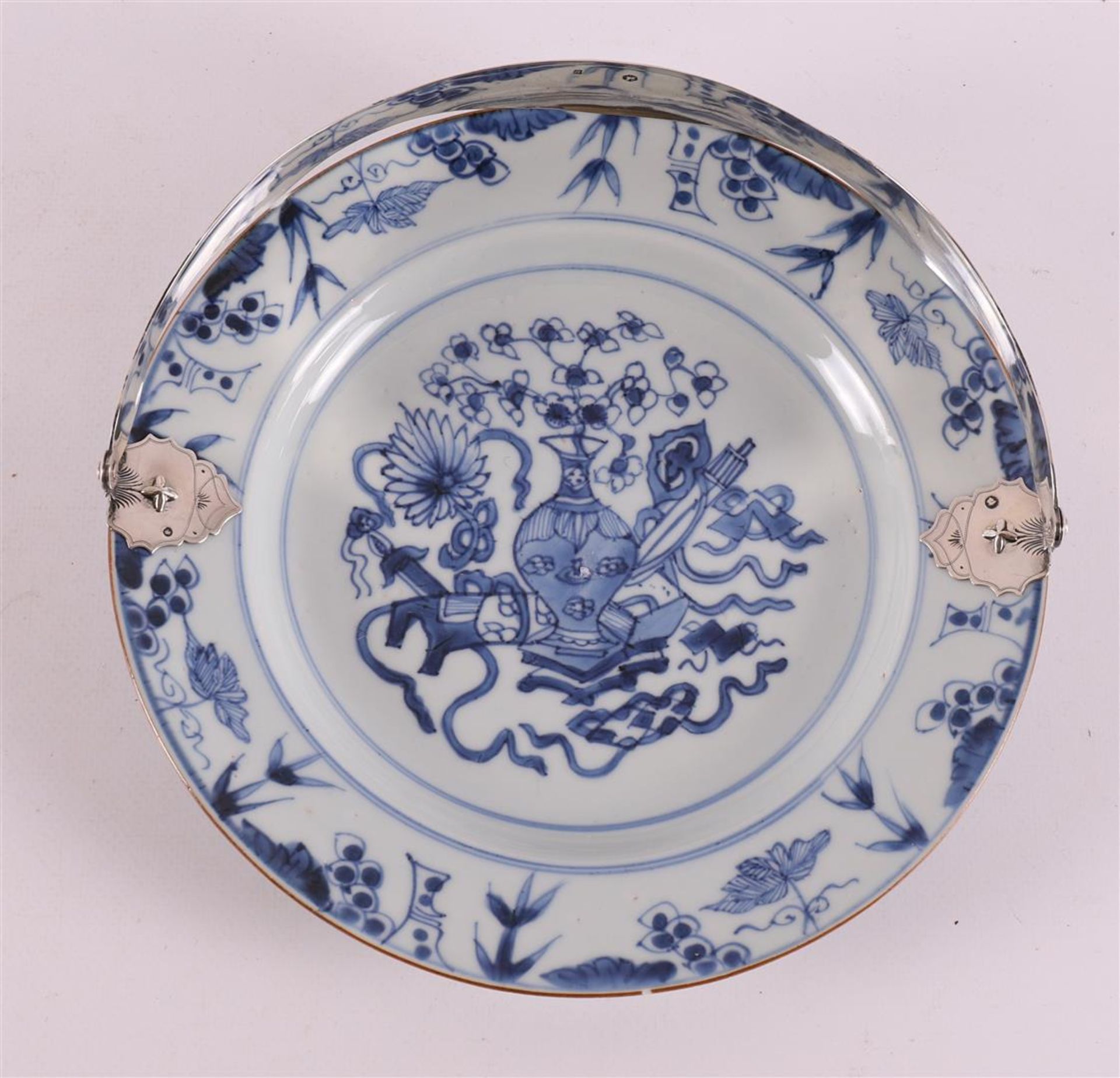 A blue/white porcelain plate with a silver handle from a later date, China, Kang - Image 2 of 5