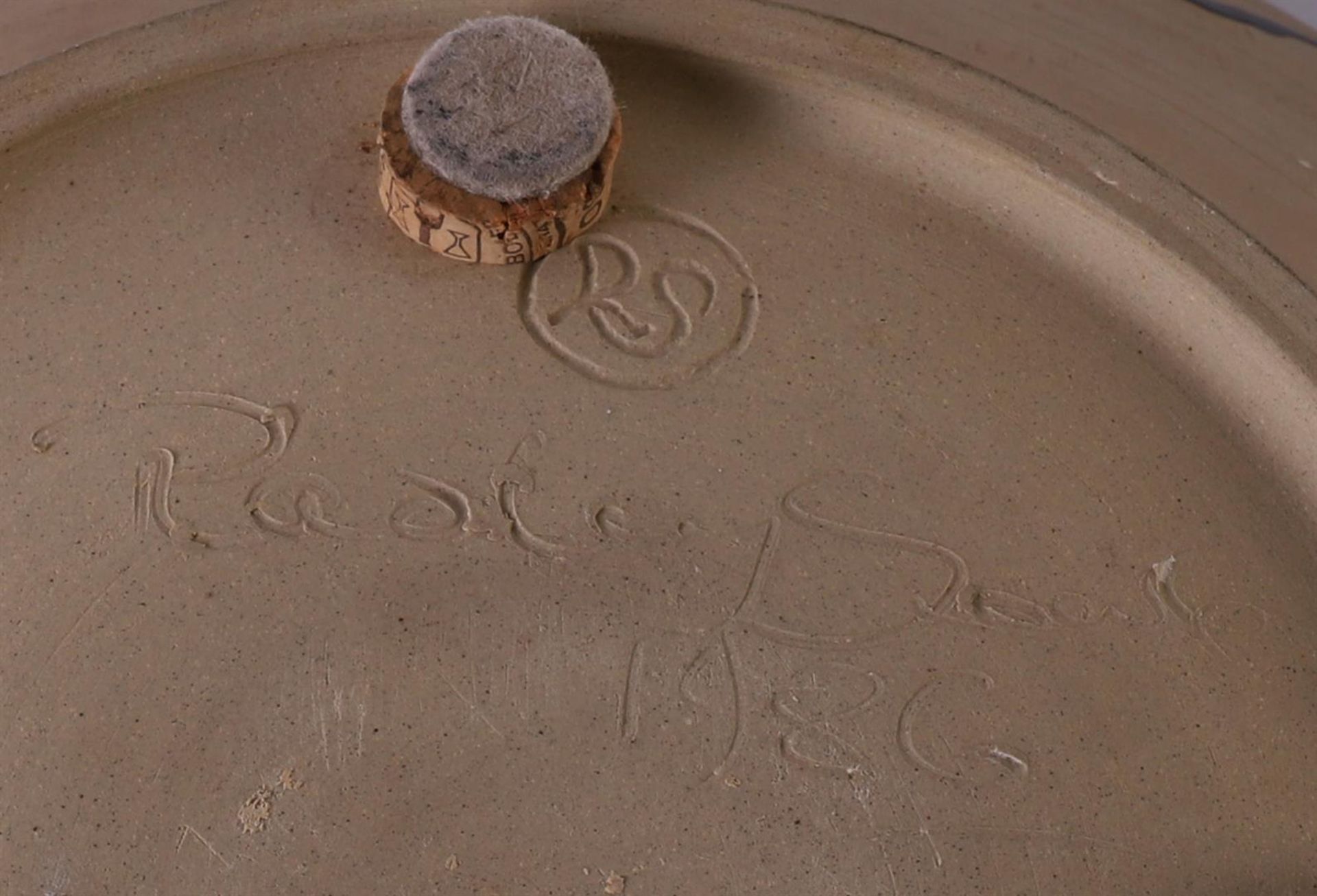 A blue glazed earthenware bowl, marked: Pieter Groeneveld, ca. 1930. - Image 4 of 4