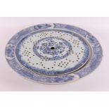 A blue/white porcelain dish with tripod, China, Qianlong, 2nd half of the 18th c