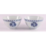 A pair of blue/white porcelain bowls on a stand, China, early 20th century.