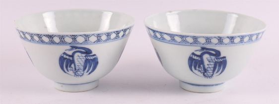 A pair of blue/white porcelain bowls on a stand, China, early 20th century.