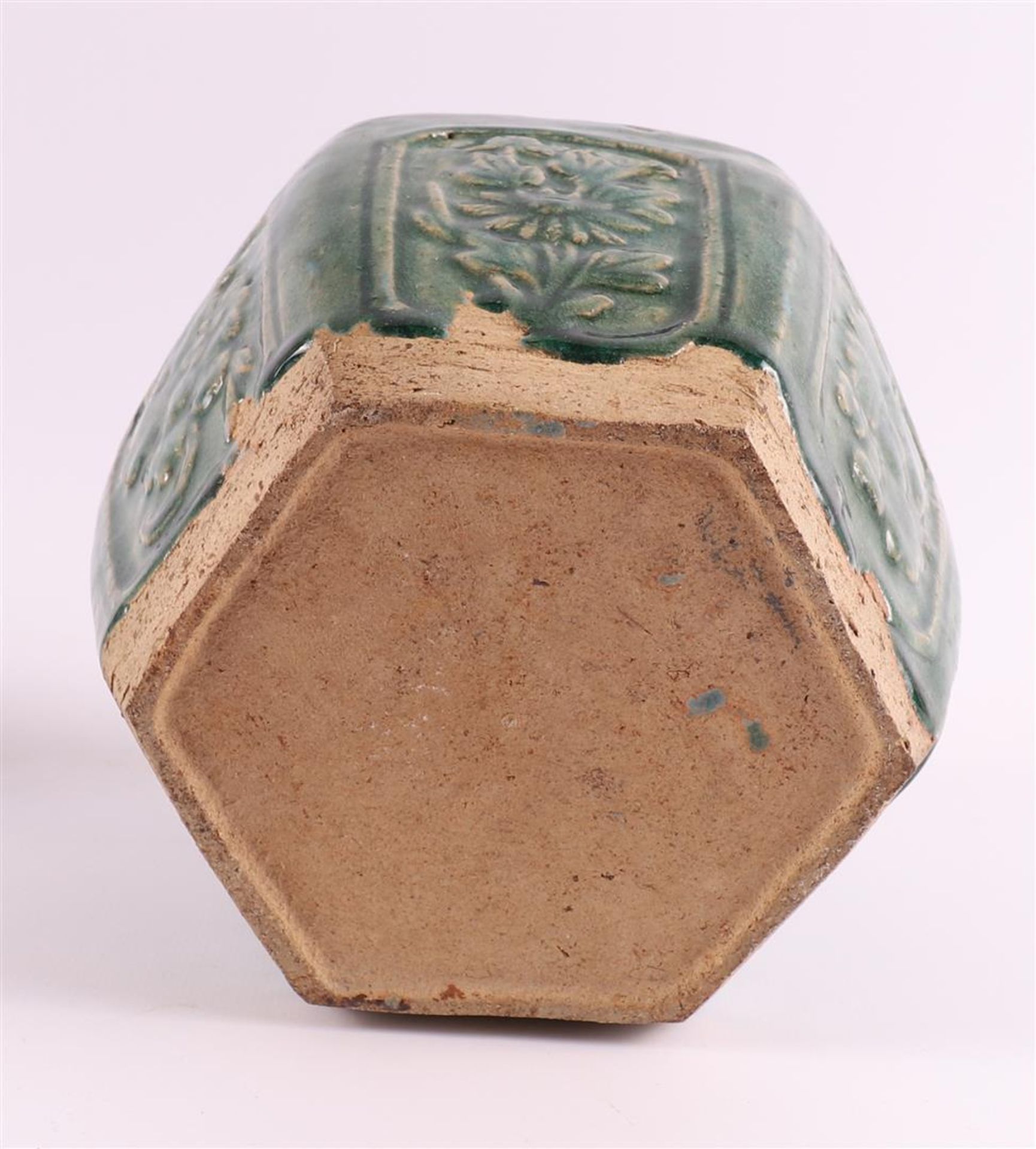 A lot of various pottery, including Makkum and Japan, 19th/20th century. - Image 10 of 17