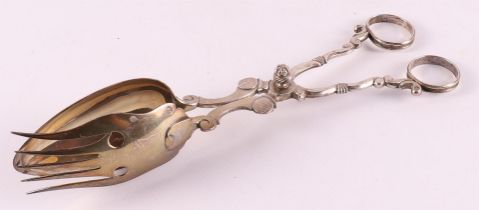 A second grade 835/1000 silver salad tongs, around 1900.