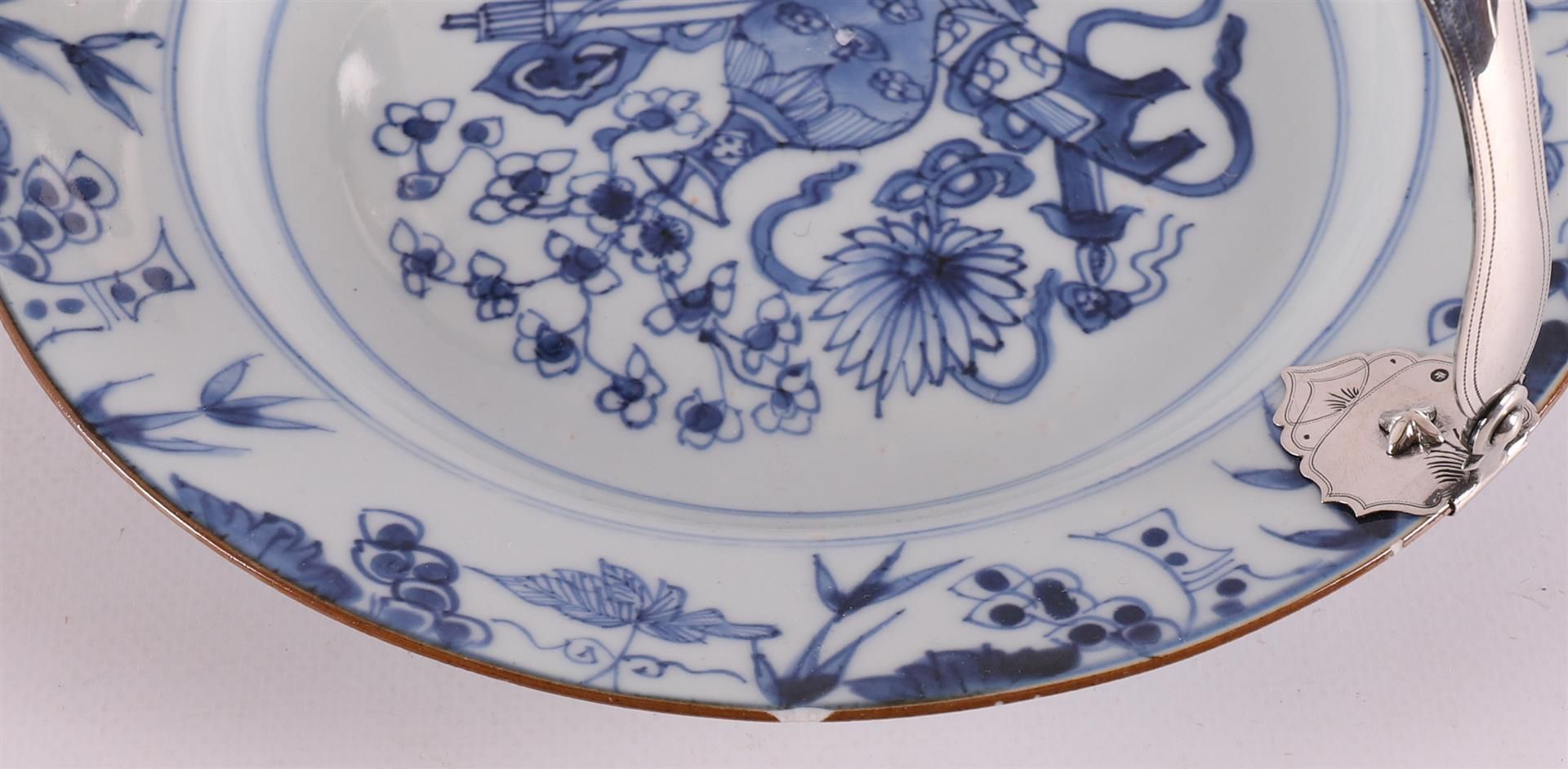 A blue/white porcelain plate with a silver handle from a later date, China, Kang - Image 4 of 5