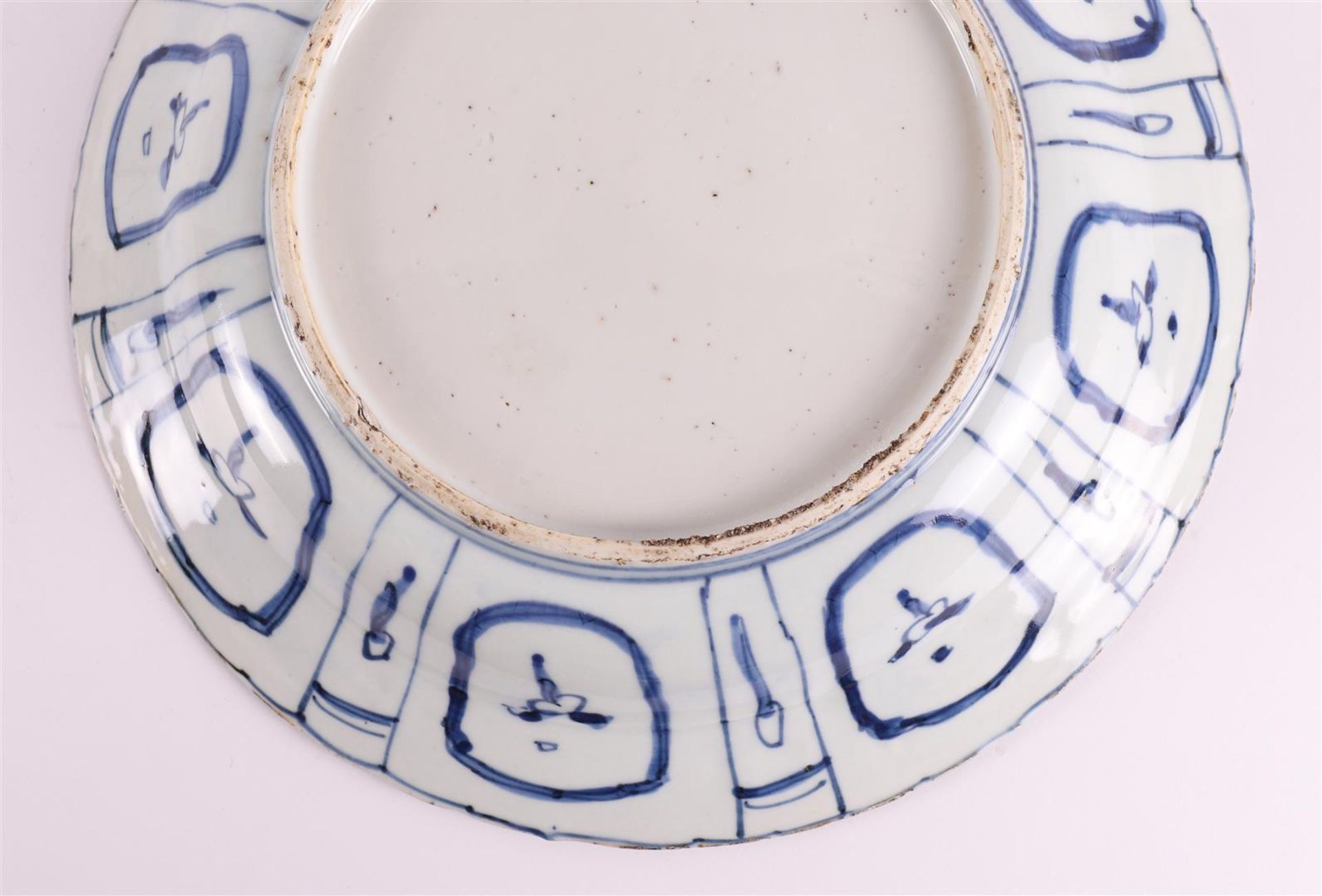 A blue/white porcelain 'kraak' dish, China, Wanli, around 1600. - Image 7 of 7
