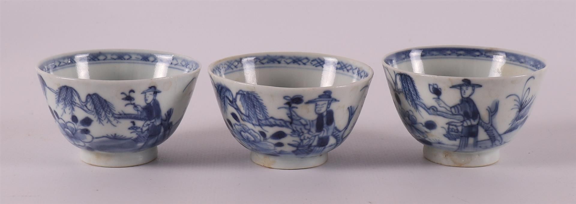 Six blue/white porcelain cups and four saucers, China, Qianlong, 18th century. - Image 8 of 21