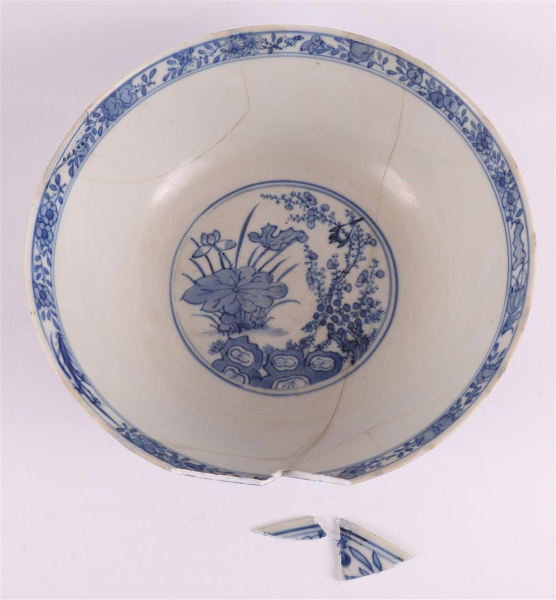 A lot of various Chinese porcelain bowls, China, 18th century - Image 7 of 25