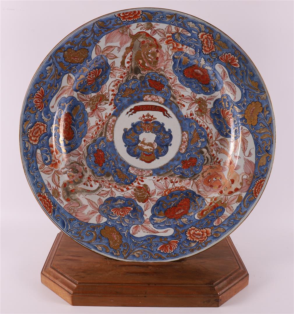 A porcelain Chinese Imari dish with inscription 'PAMEN', China, Kangxi.