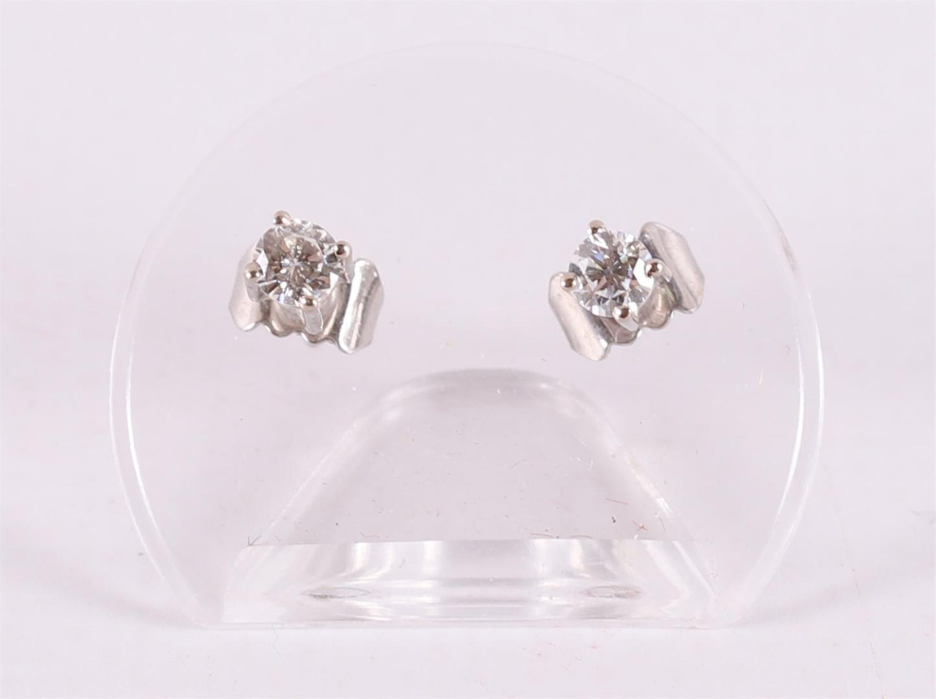 A pair of 18 kt white gold stud earrings with 2 diamonds of 0.17 crt H-VS each.