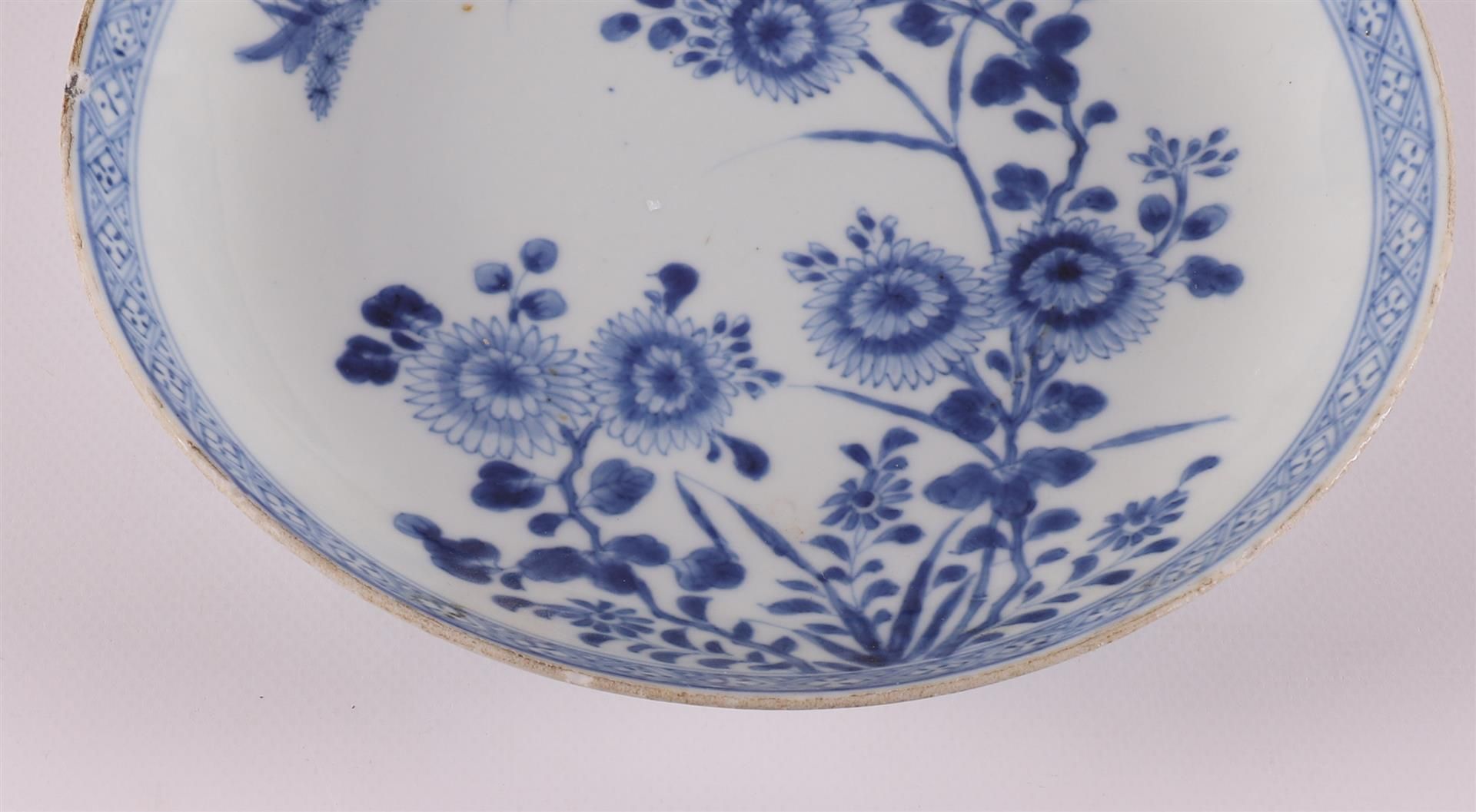 A series of three blue/white porcelain plates, China, Qianlong, 18th century. - Bild 3 aus 11