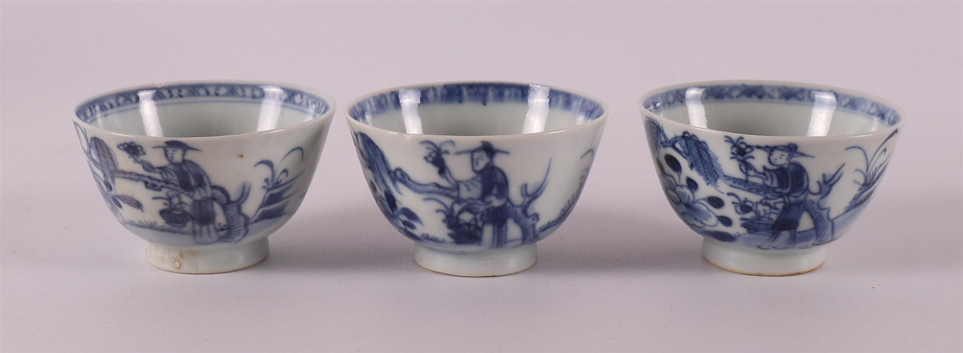Six blue/white porcelain cups and four saucers, China, Qianlong, 18th century. - Image 14 of 21