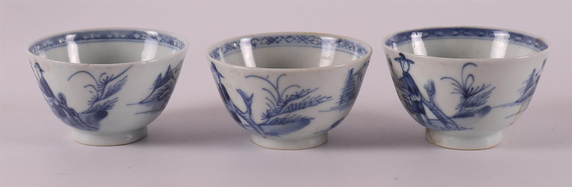 Six blue/white porcelain cups and four saucers, China, Qianlong, 18th century. - Image 9 of 21