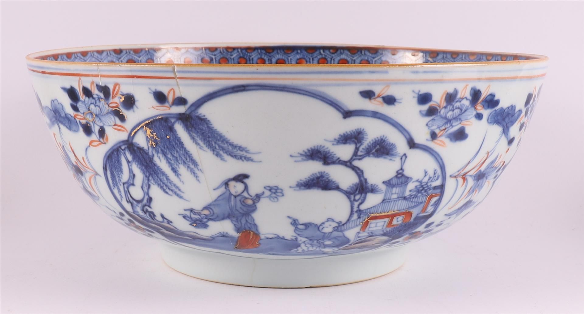 A lot of various Chinese porcelain bowls, China, 18th century - Image 2 of 25