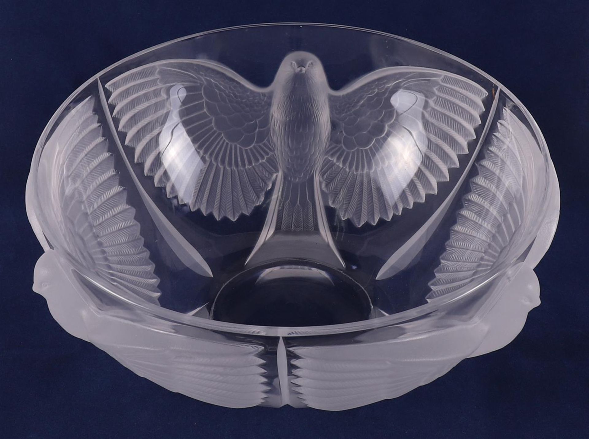 A round glass bowl with satin stylized birds, France