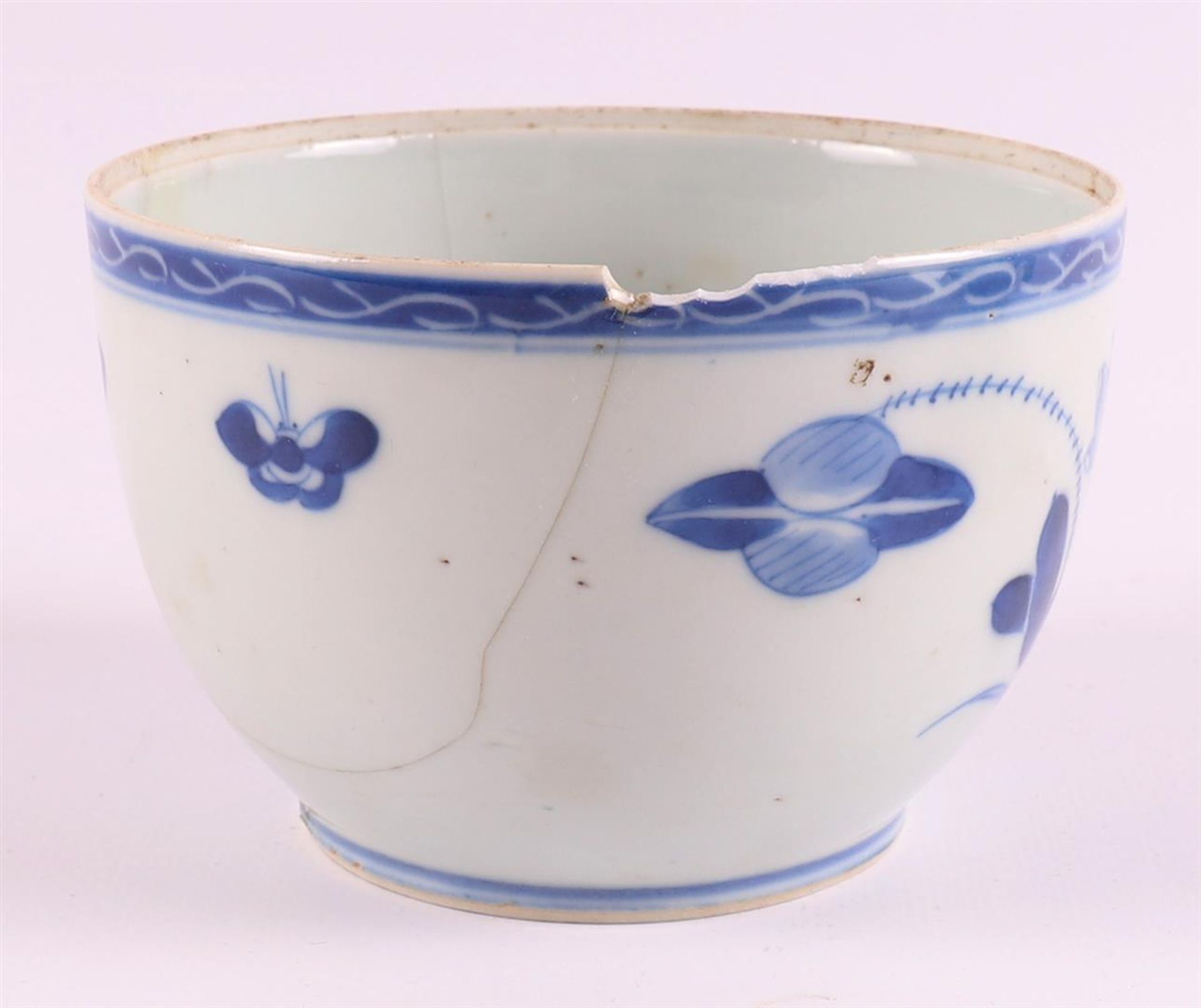 A lot of various pottery, including Makkum and Japan, 19th/20th century. - Image 16 of 17