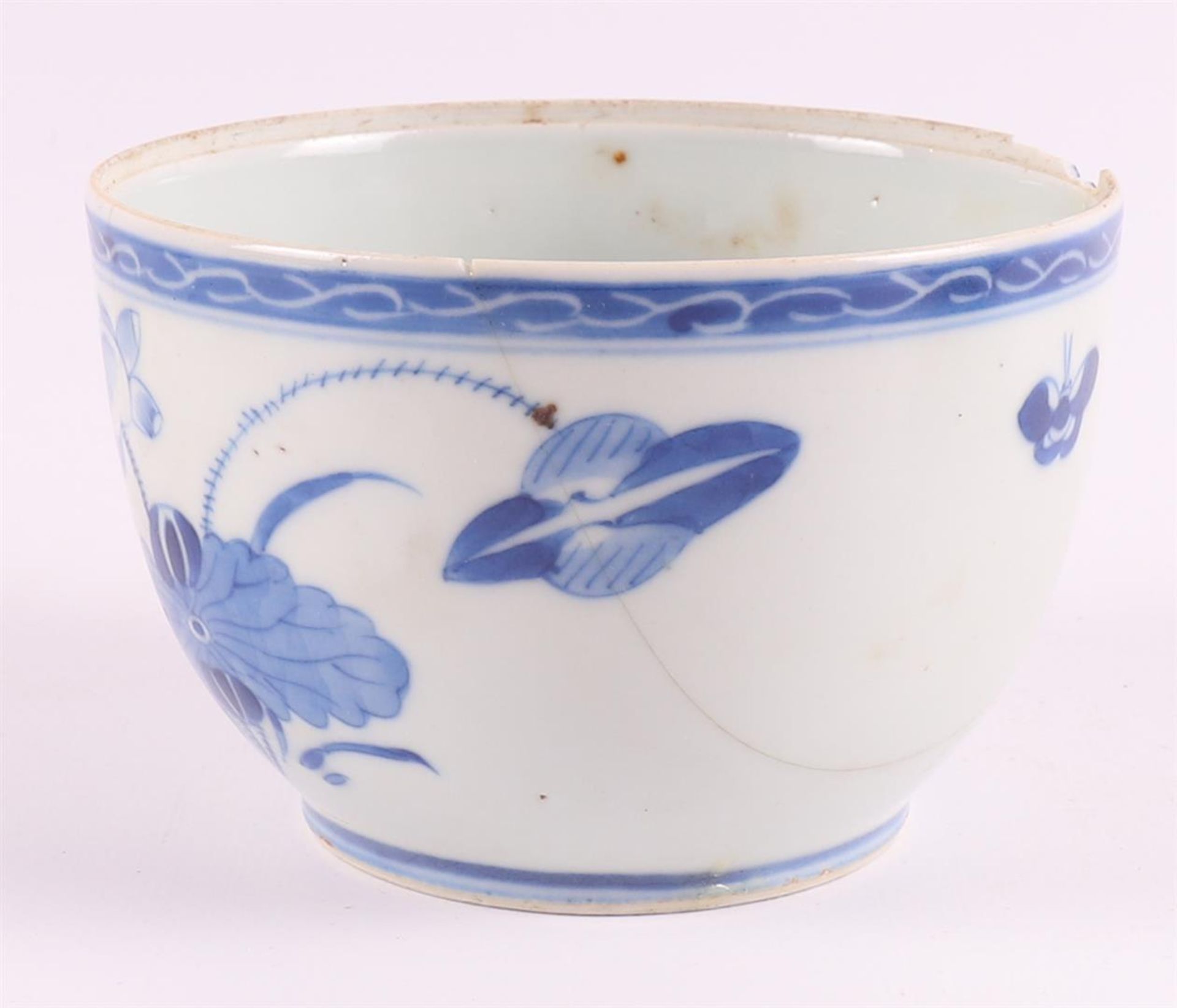 A lot of various pottery, including Makkum and Japan, 19th/20th century. - Image 15 of 17