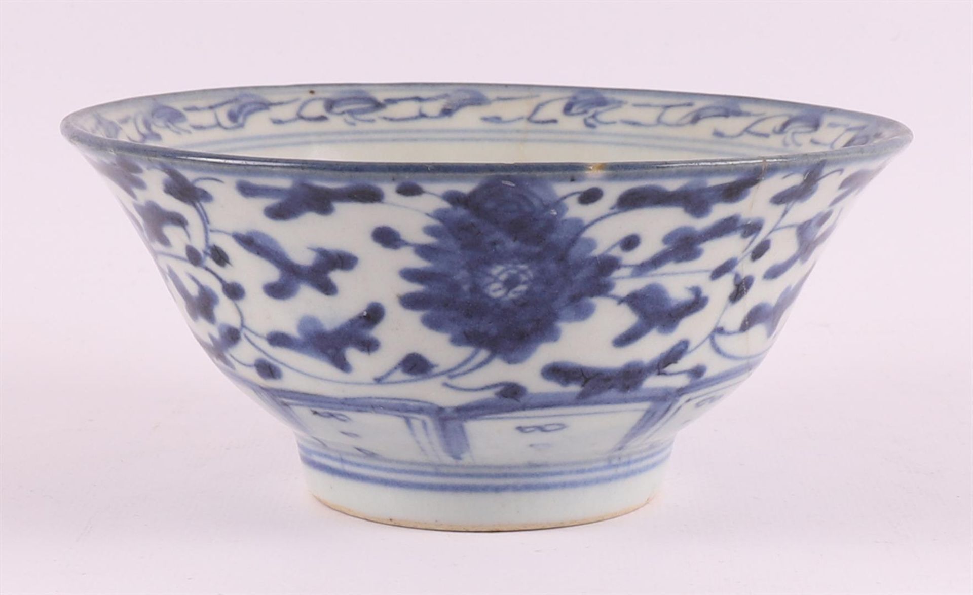 A lot of various Chinese porcelain bowls, China, 18th century - Image 21 of 25