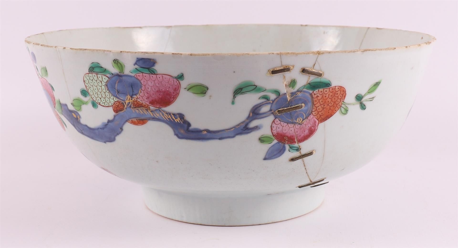 A lot of various Chinese porcelain bowls, China, 18th century - Image 11 of 25