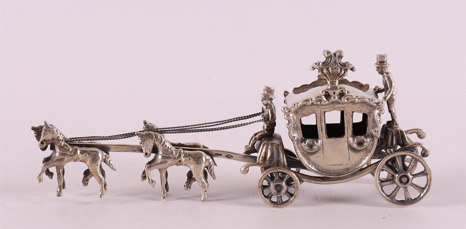 Etagere silver. A four-in-hand carriage, 20th century. - Image 2 of 2