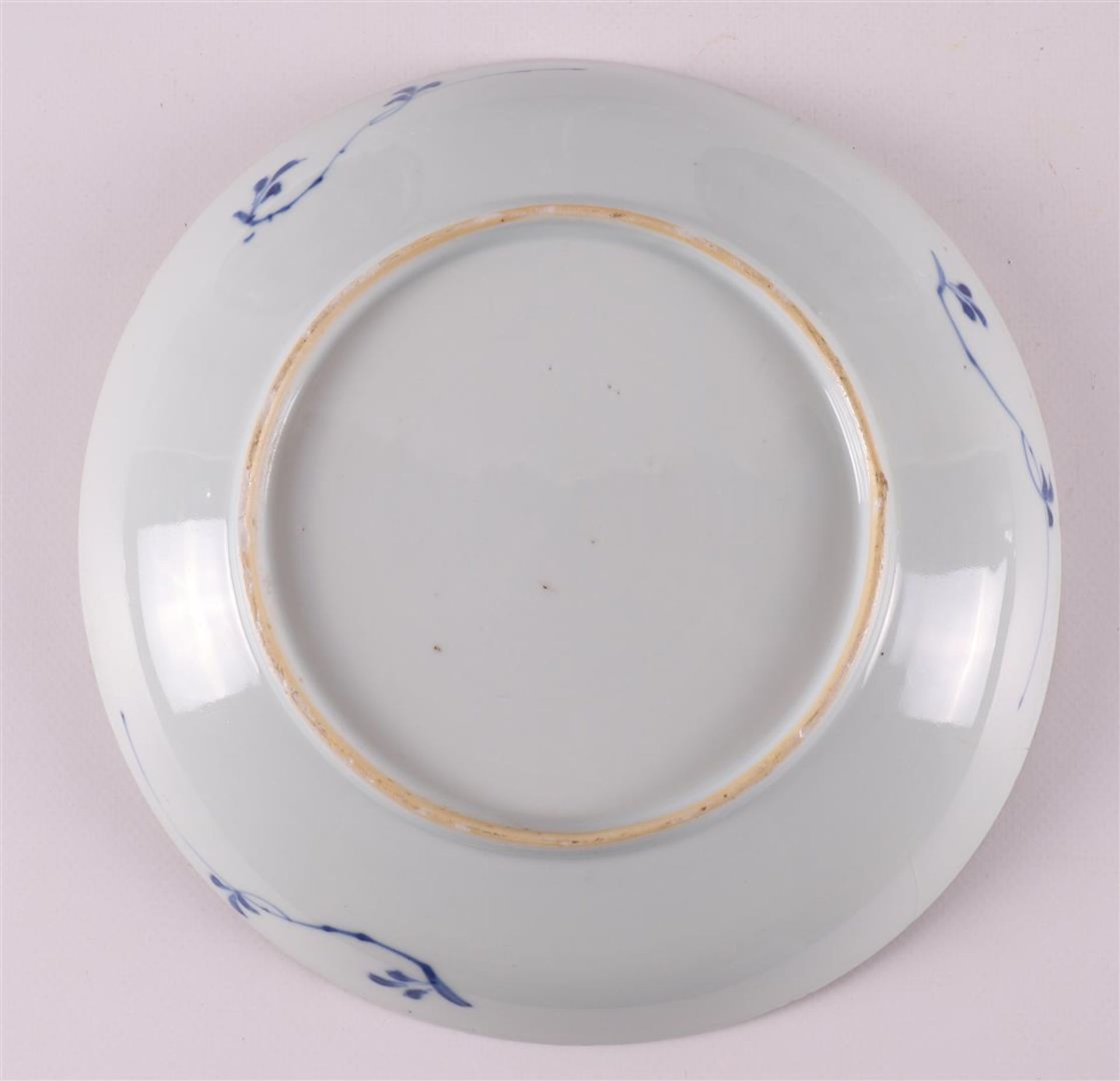 A series of three blue/white porcelain plates, China, Qianlong, 18th century. - Bild 4 aus 11