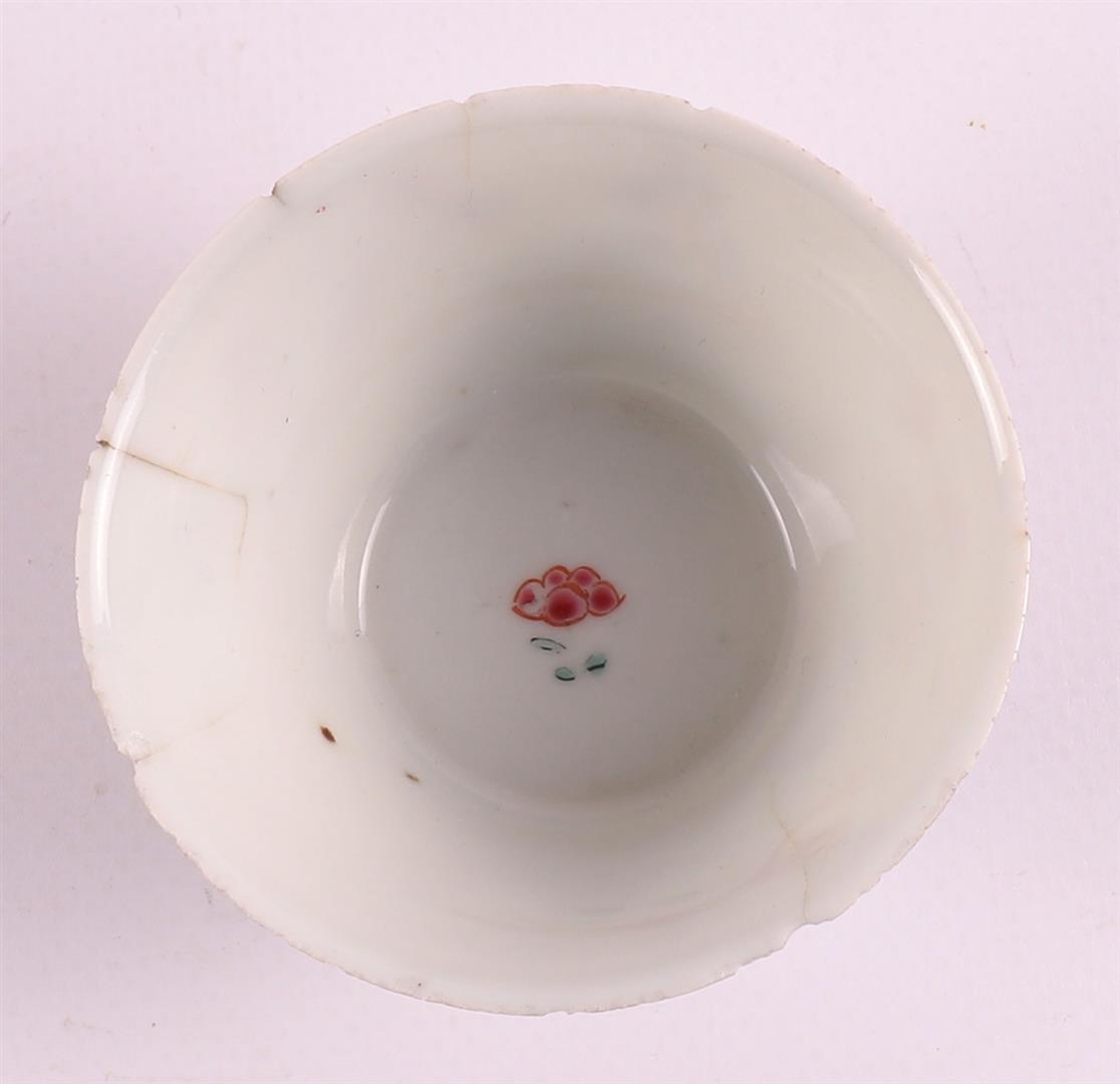 A lot of various porcelain cups and saucers, China, 18th century, - Image 11 of 17