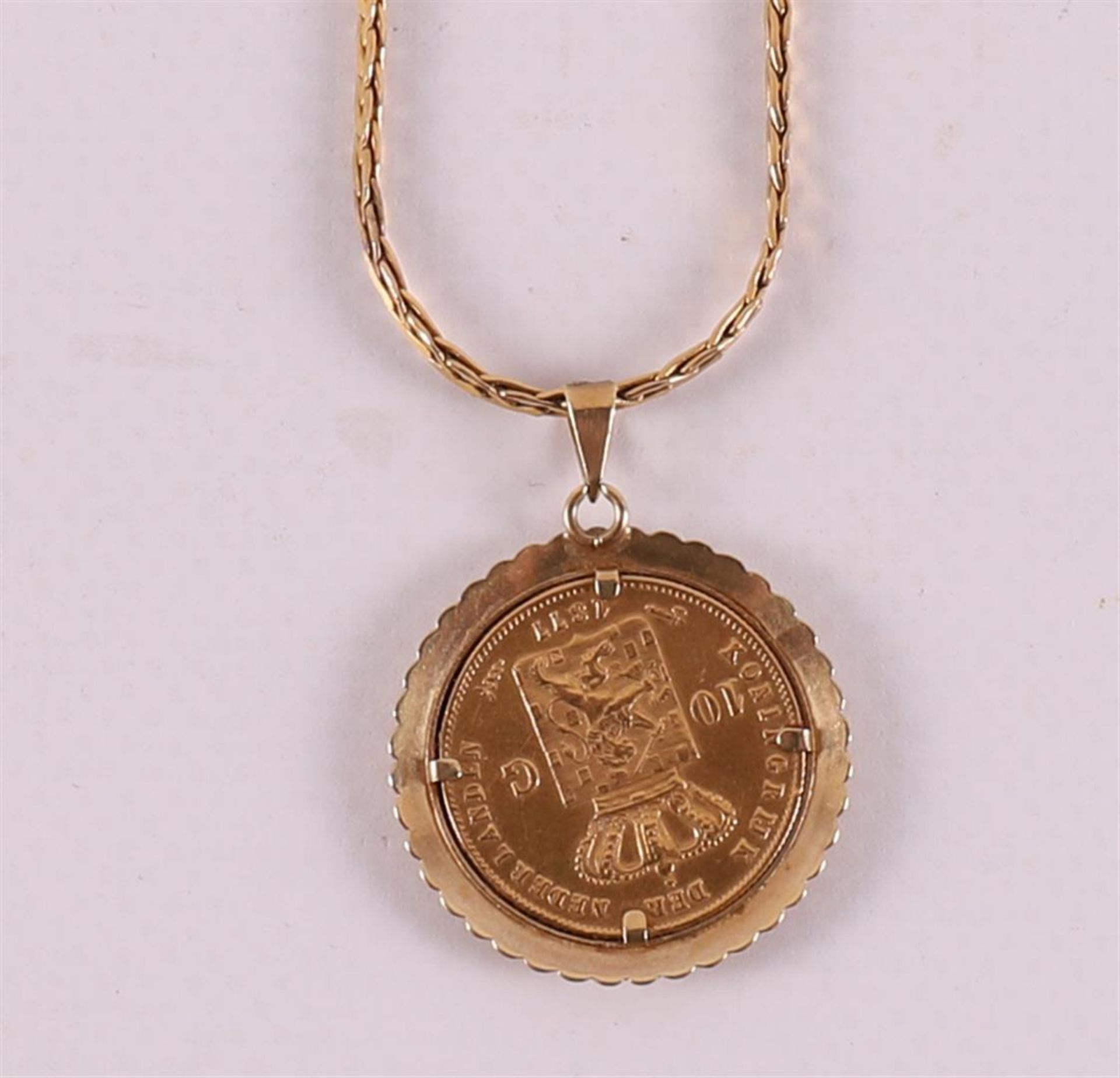 A 14 kt yellow gold necklace 'Bolestra - Italy' with gold ten guilders. - Bild 3 aus 3