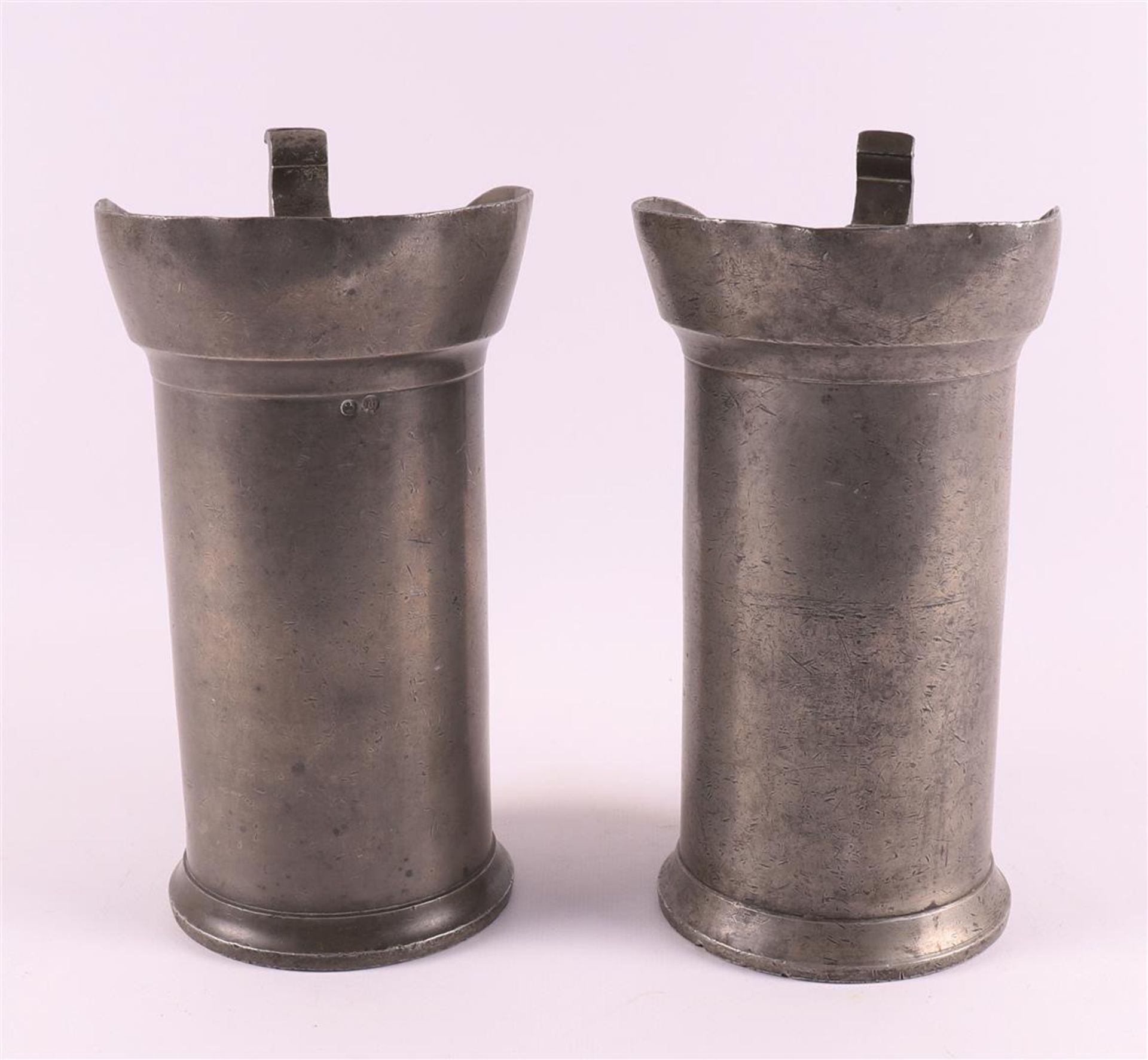 Two blank pewter one liter measuring jugs with flap lid, Holland 19th century. - Image 2 of 7