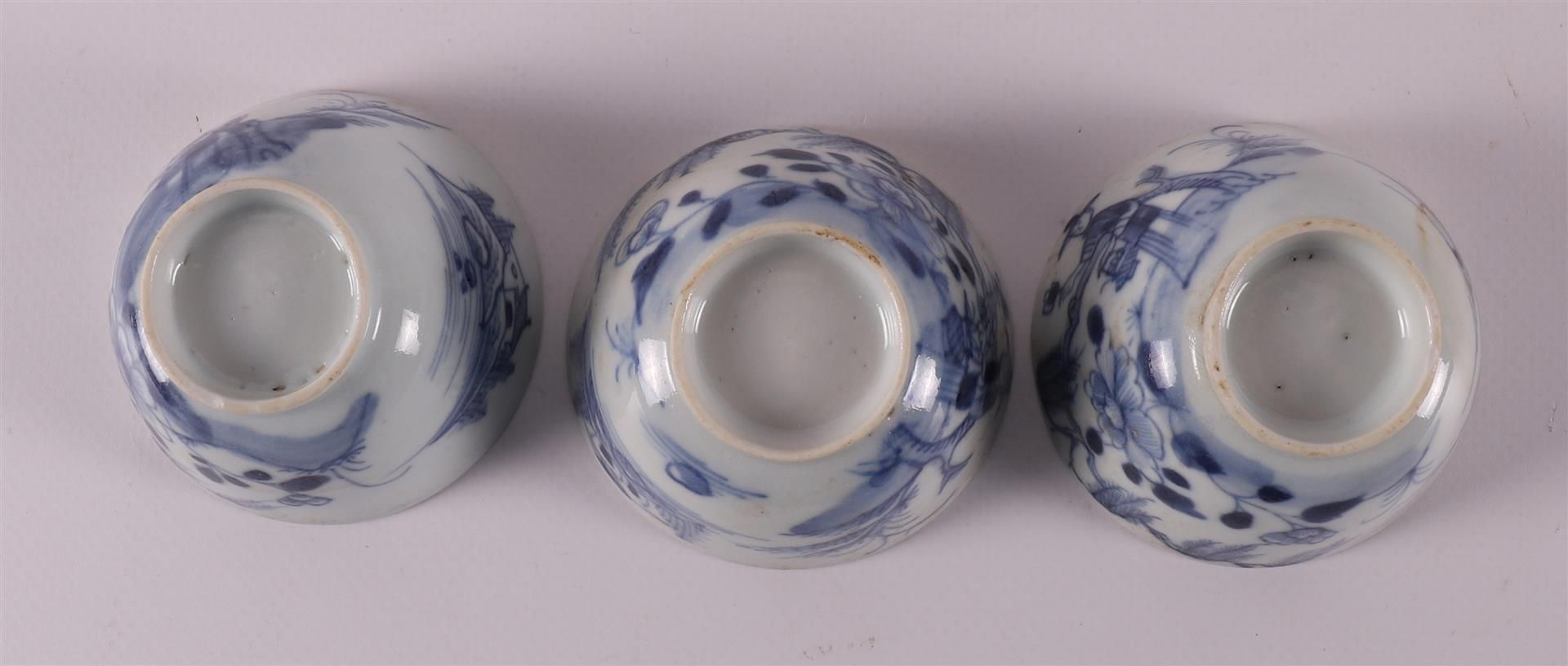 Six blue/white porcelain cups and four saucers, China, Qianlong, 18th century. - Image 13 of 21