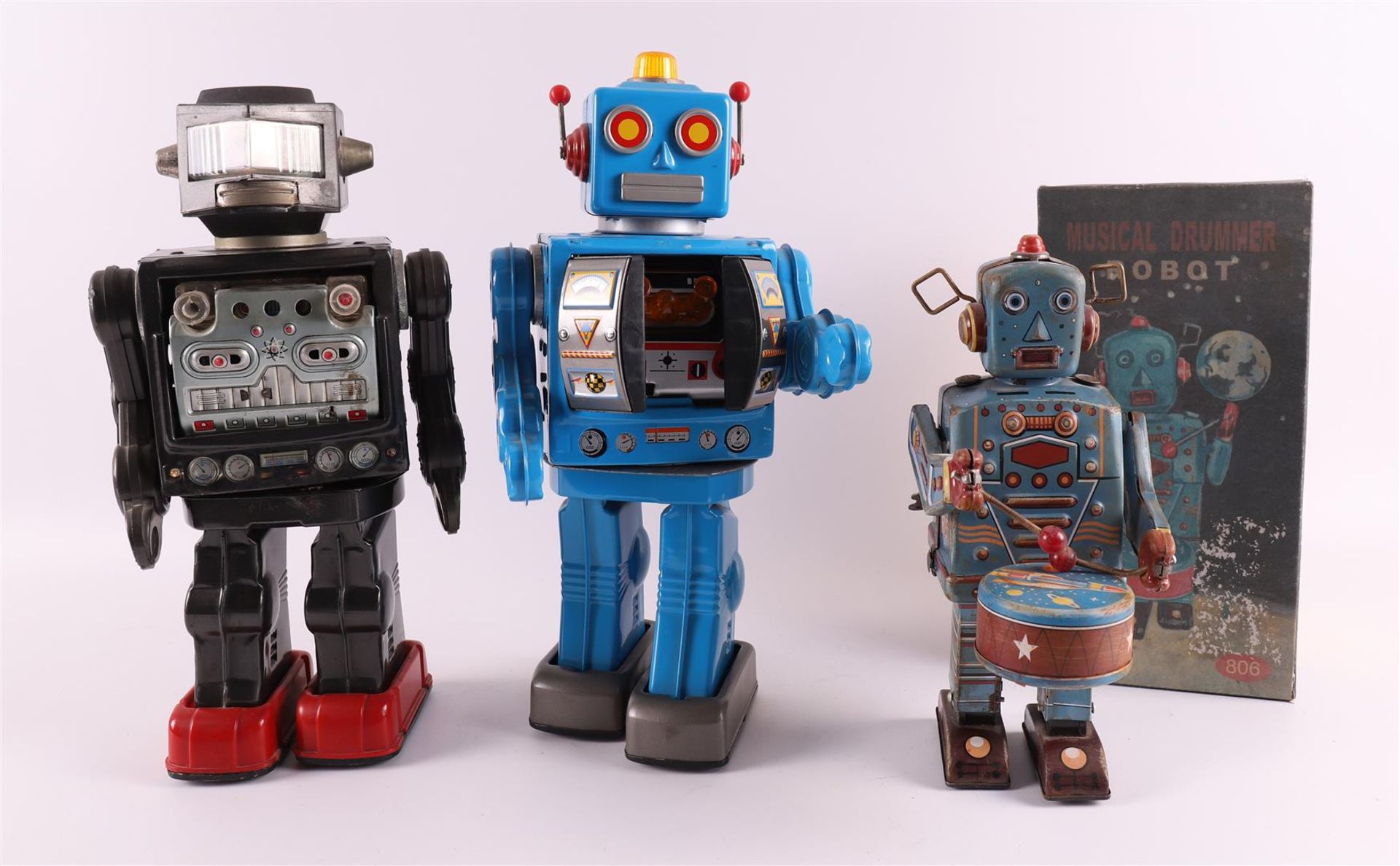 Four various toy robots, including in original box, including from the 70s.