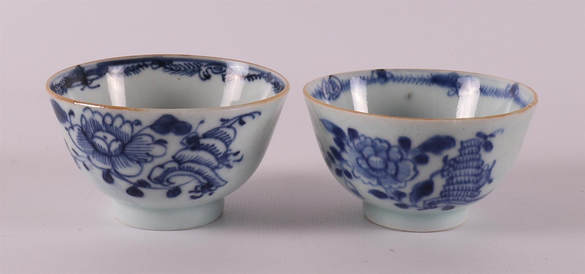 Six blue/white porcelain cups and saucers, China, Qianlong, 18th century. - Image 16 of 20