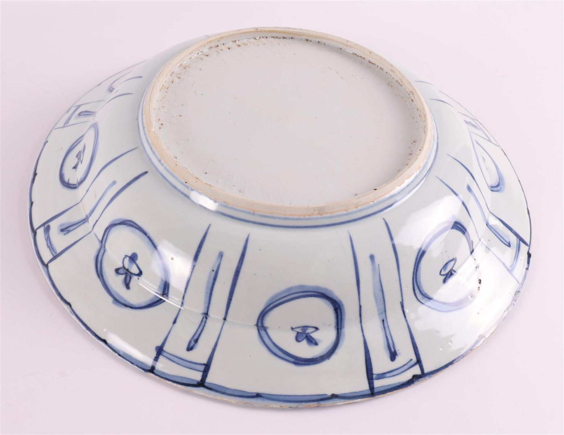 A blue/white porcelain 'kraak' dish, China, Wanli, around 1600. - Image 9 of 9
