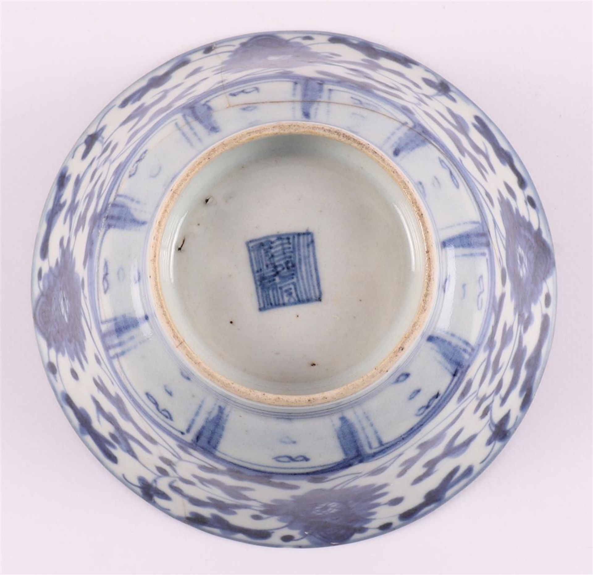A lot of various Chinese porcelain bowls, China, 18th century - Image 25 of 25