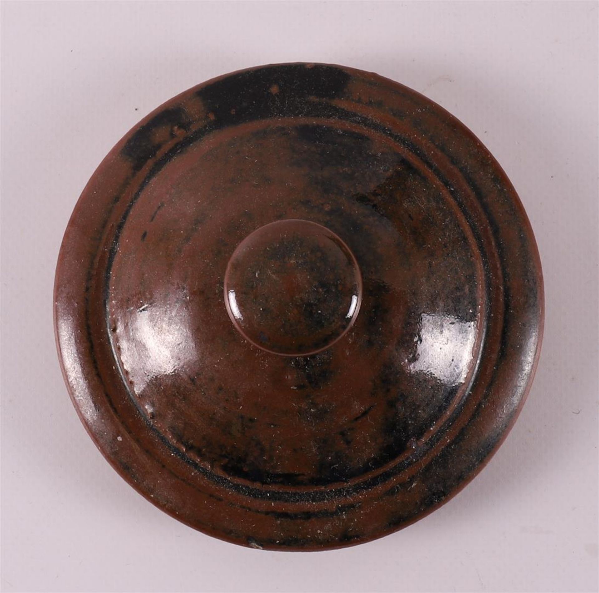 A brown glazed ceramic teapot, 2nd half of the 20th century. - Bild 7 aus 8