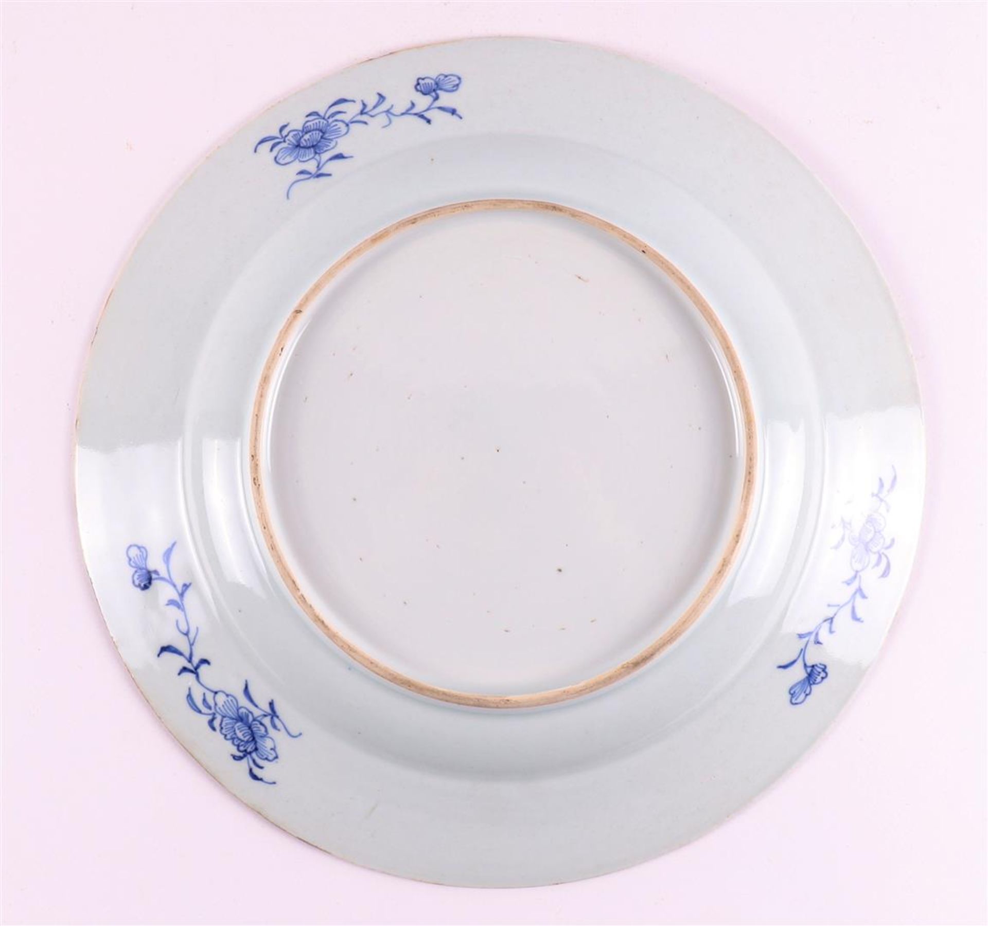 A blue/white porcelain double plate, China, Qianlong, 1st half 18th century. - Image 5 of 6