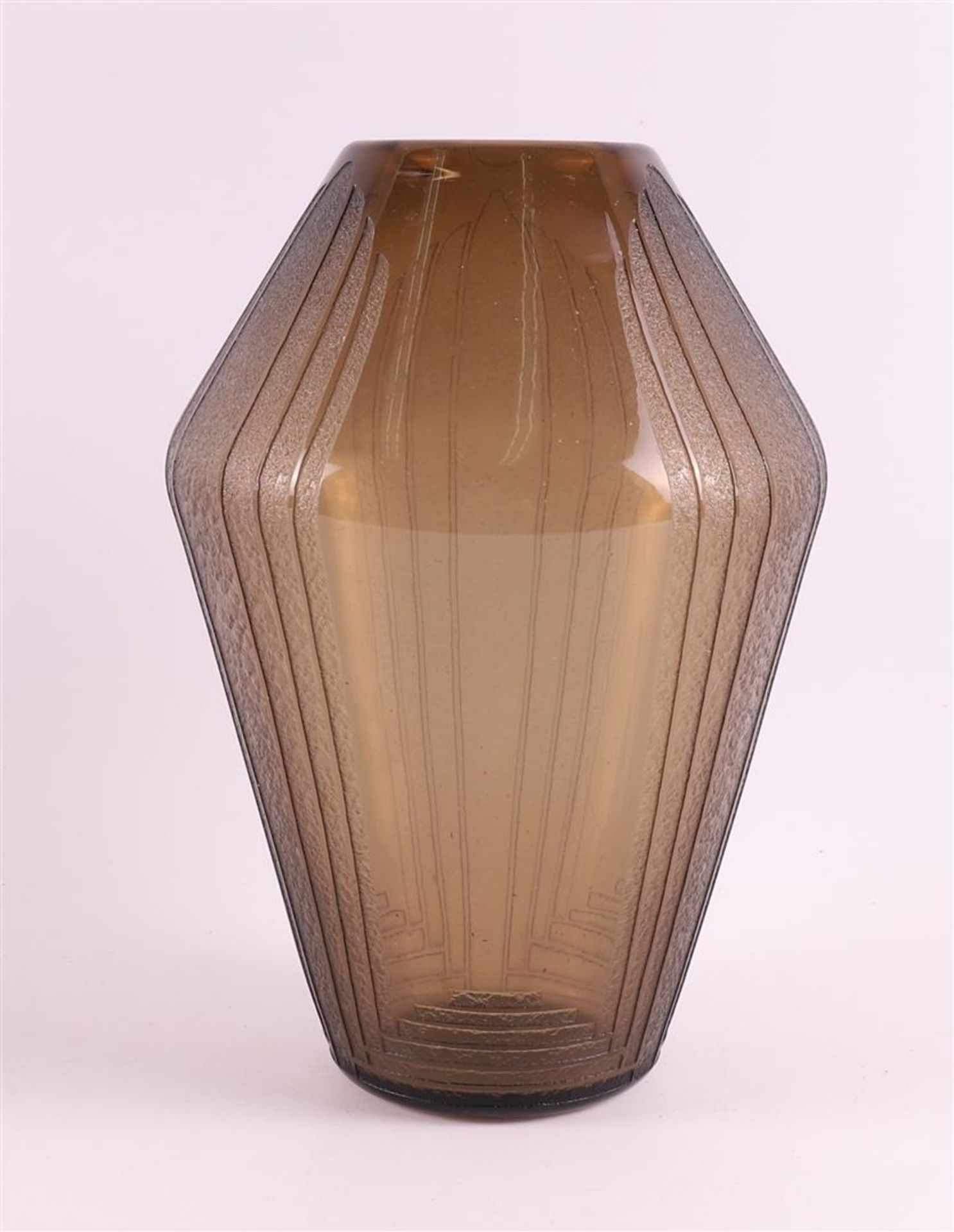 A smoked glass Art Deco vase, France, Schneider, ca. 1920. - Image 2 of 4