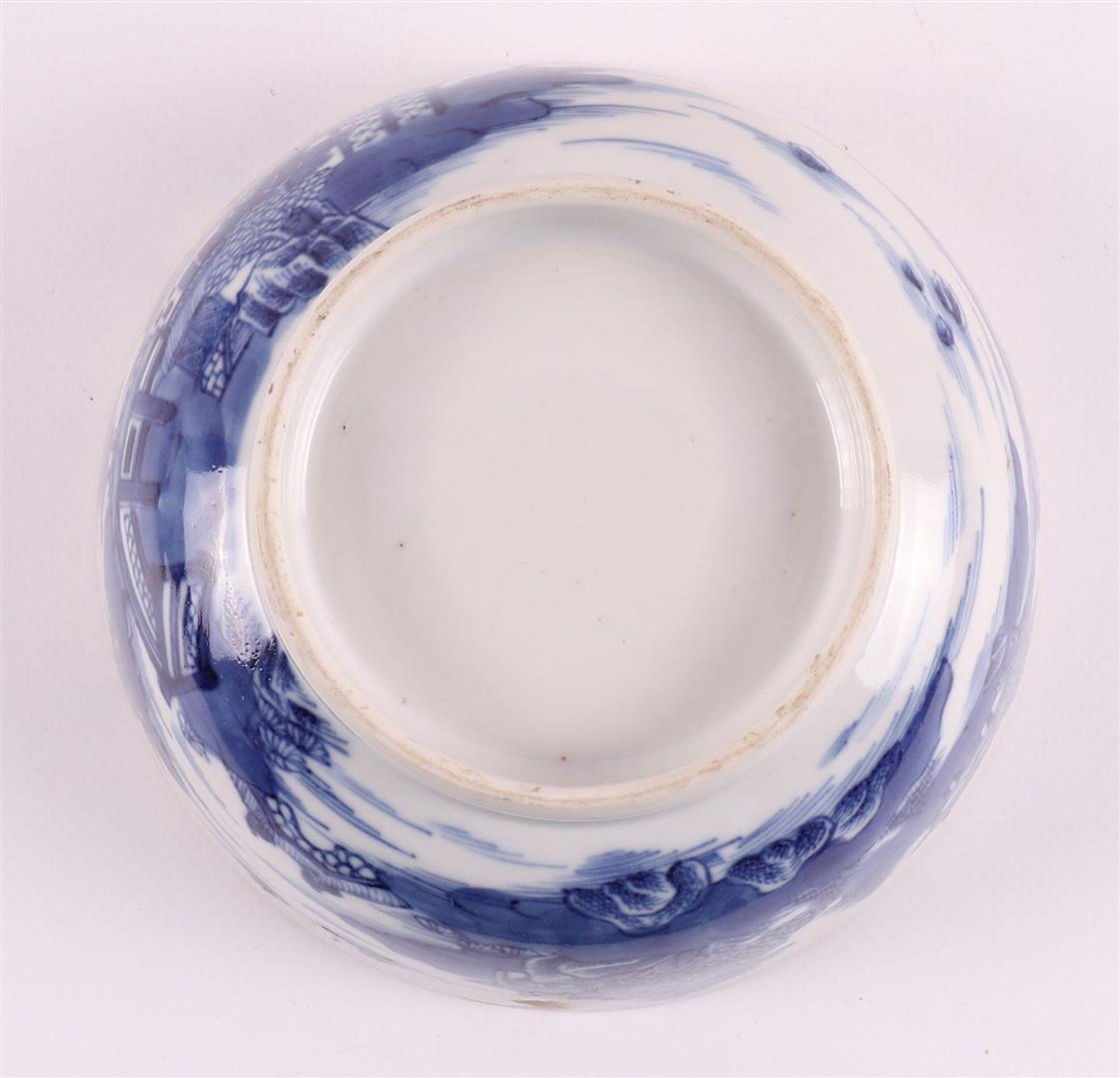 A lot of various Chinese porcelain bowls, China, 18th century - Image 16 of 25