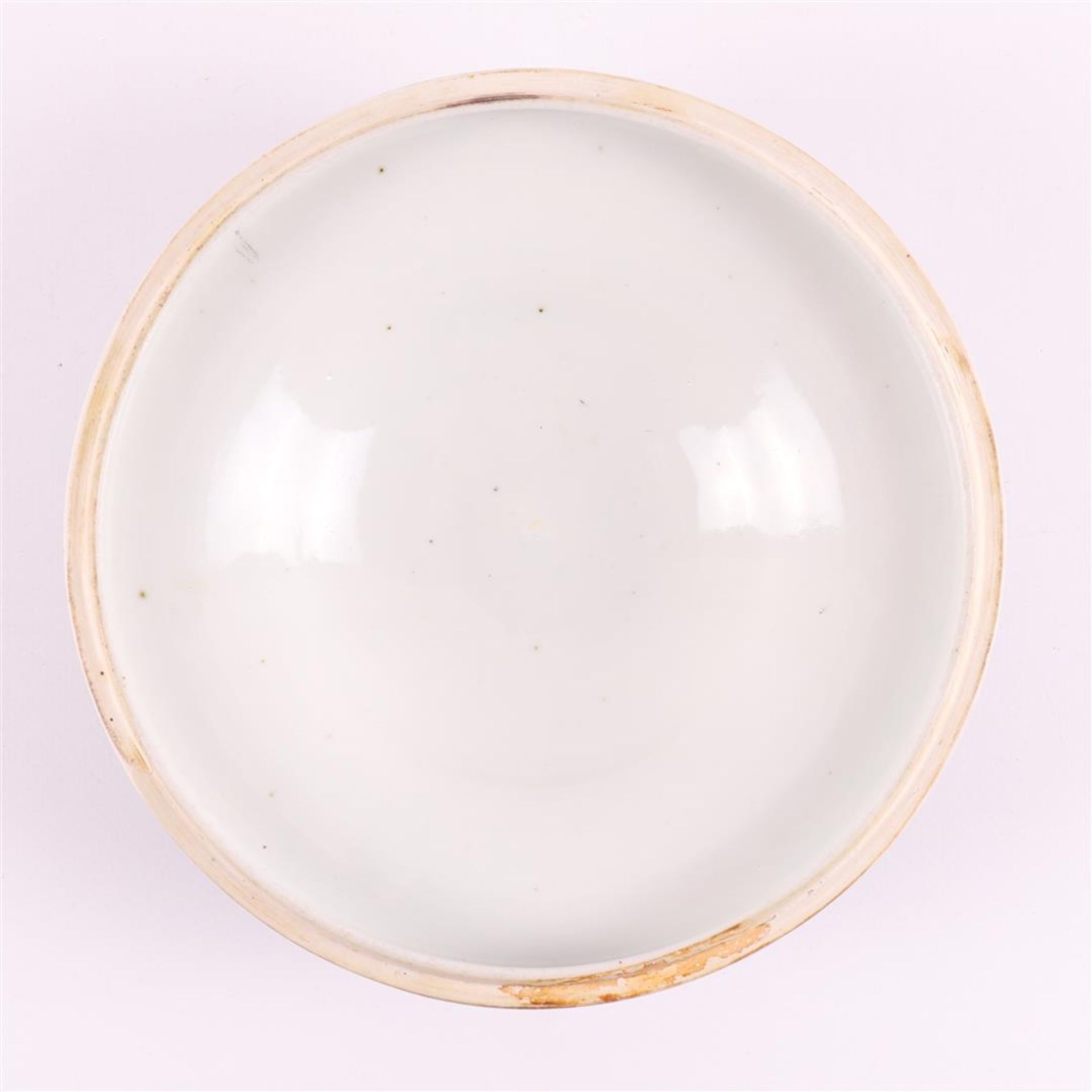 A blue/white porcelain lidded bowl, Japan, 19th century. - Image 6 of 6