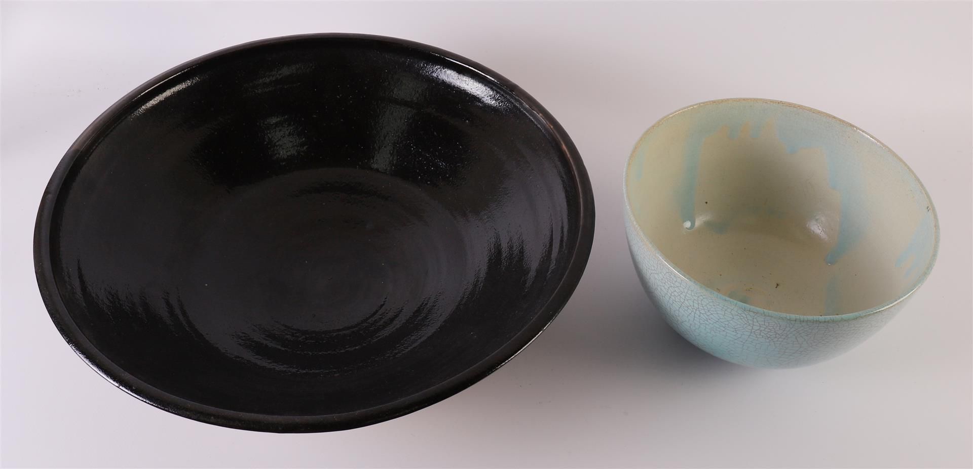 A blue glazed earthenware bowl, marked: Pieter Groeneveld, ca. 1930.