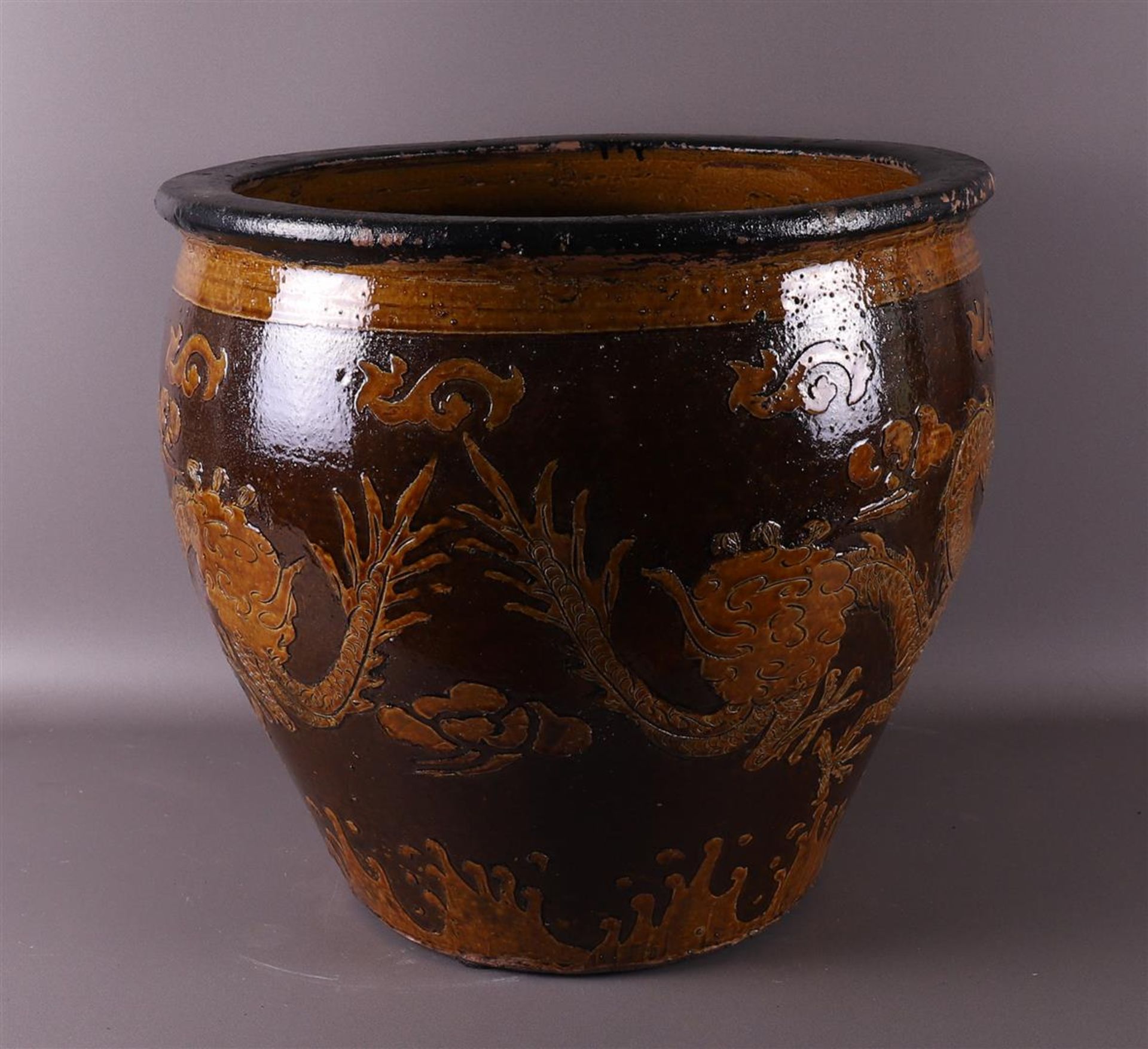 A stoneware cachepot, China 19th century. - Image 3 of 6