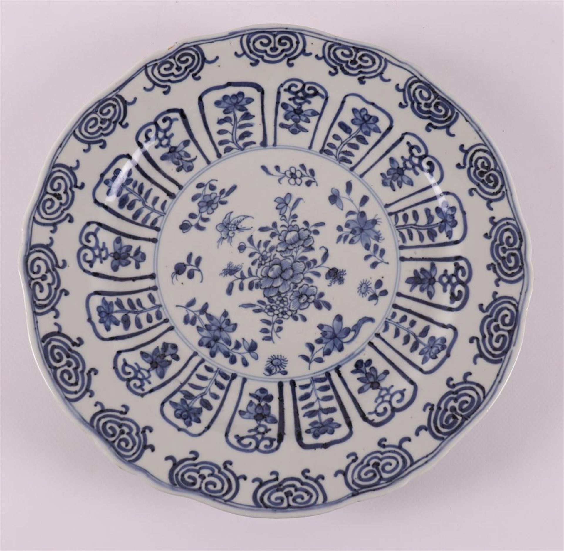 A set of blue/white porcelain plates, China, 18th/19th century. - Image 2 of 5