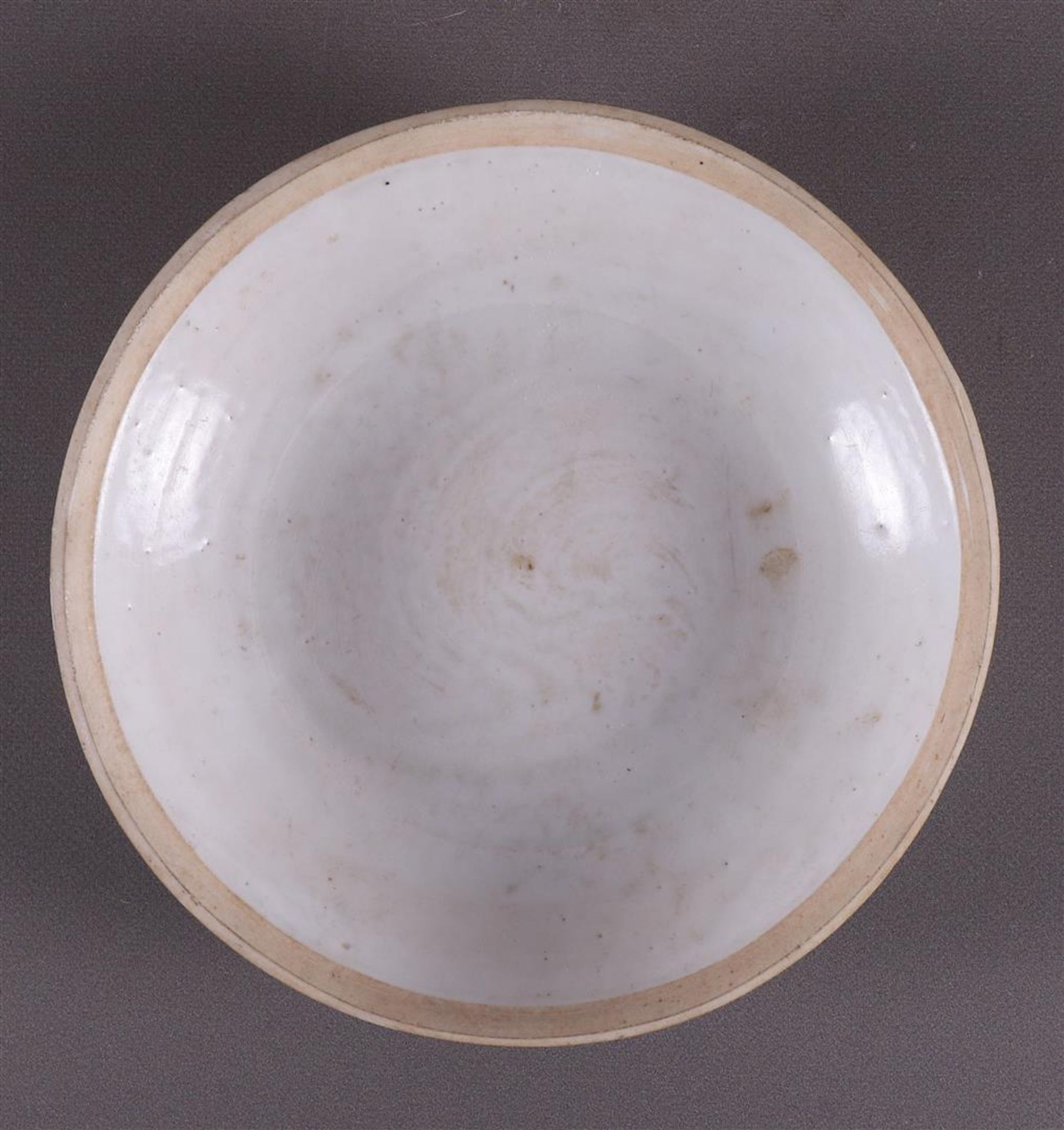 A white glazed Dingyao dish, China, Song dynasty. - Bild 2 aus 5