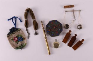 A lot of miscellaneous items, including a bijou box, so-called stocking purses,