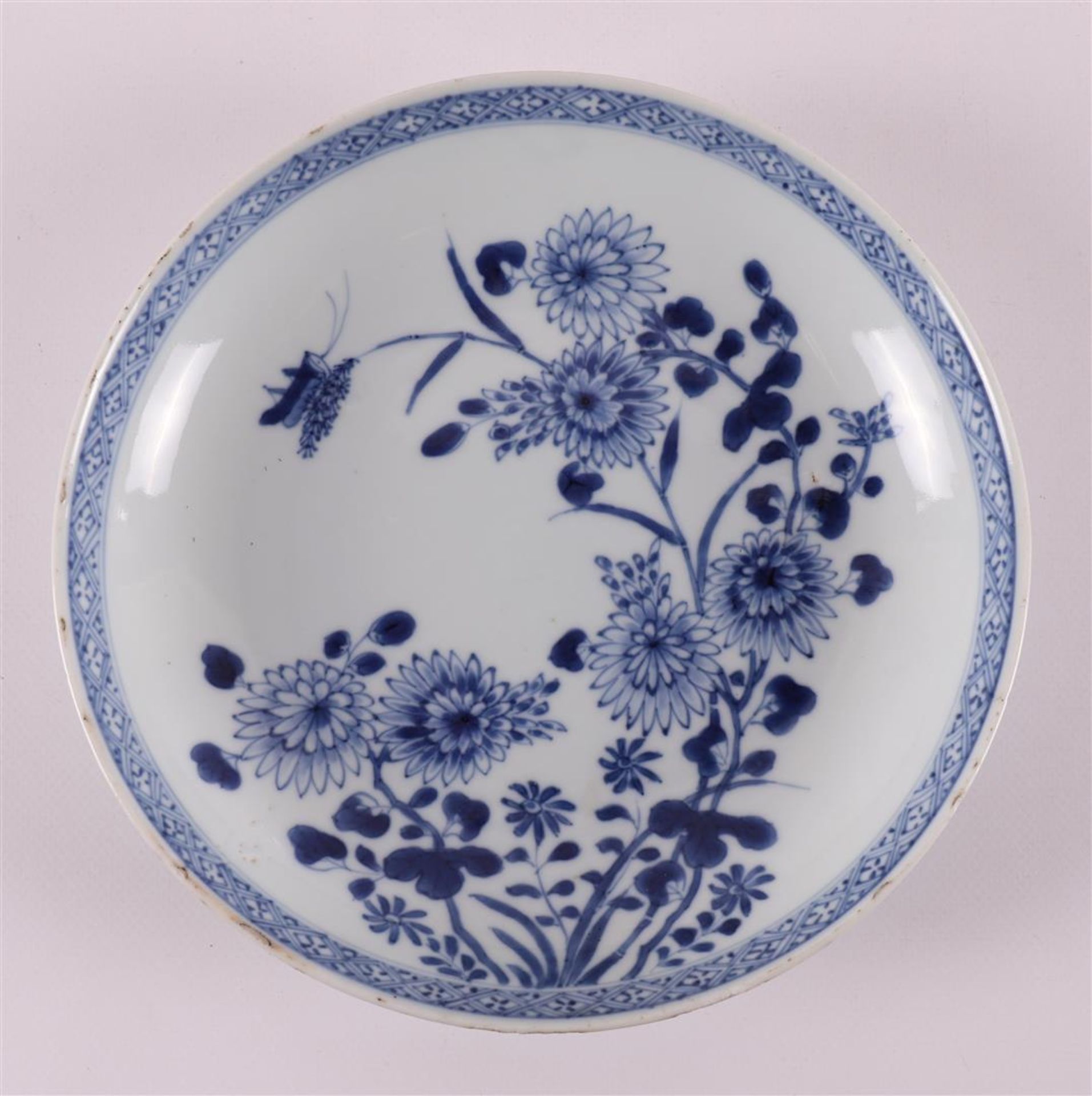 A series of three blue/white porcelain plates, China, Qianlong, 18th century. - Bild 8 aus 11