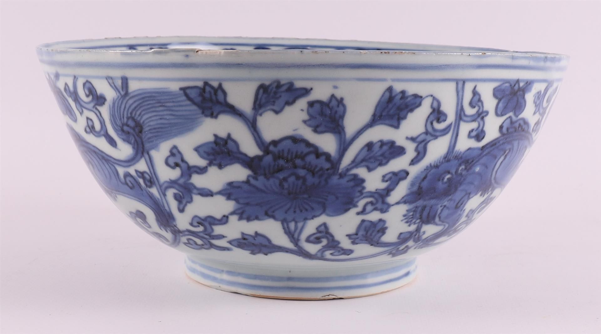 A blue/white porcelain bowl on stand ring, China, late Ming style. - Bild 4 aus 9